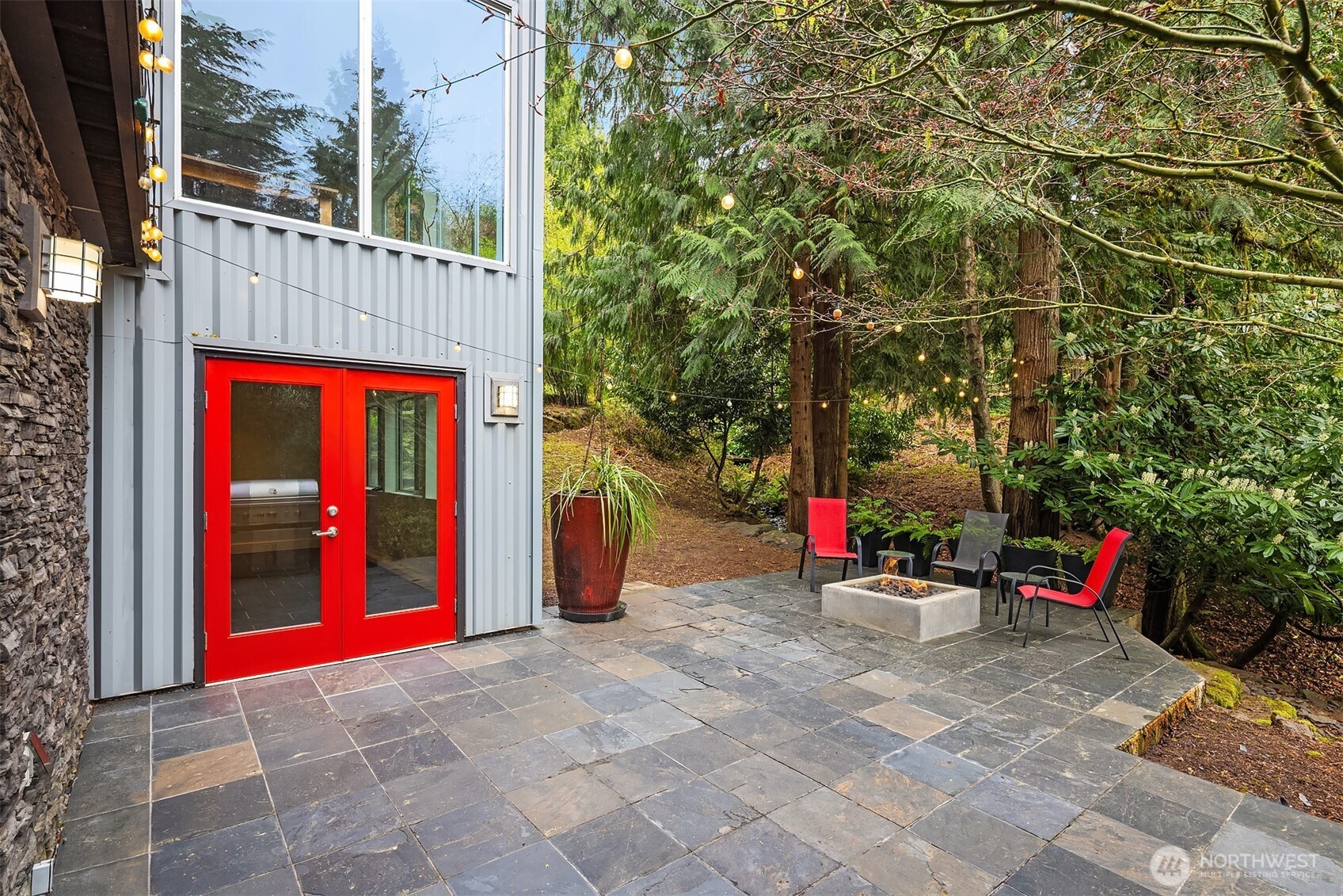 Lower level 3/4 bath.