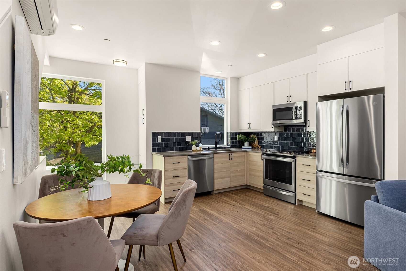 Photo of similar home, 1719