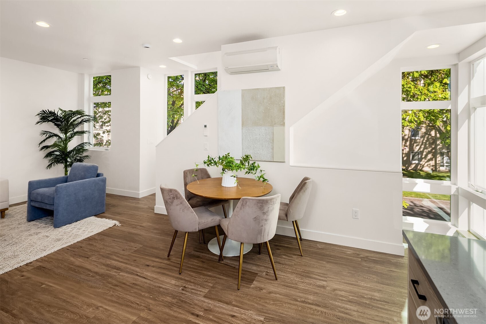 Photo of similar home, 1719