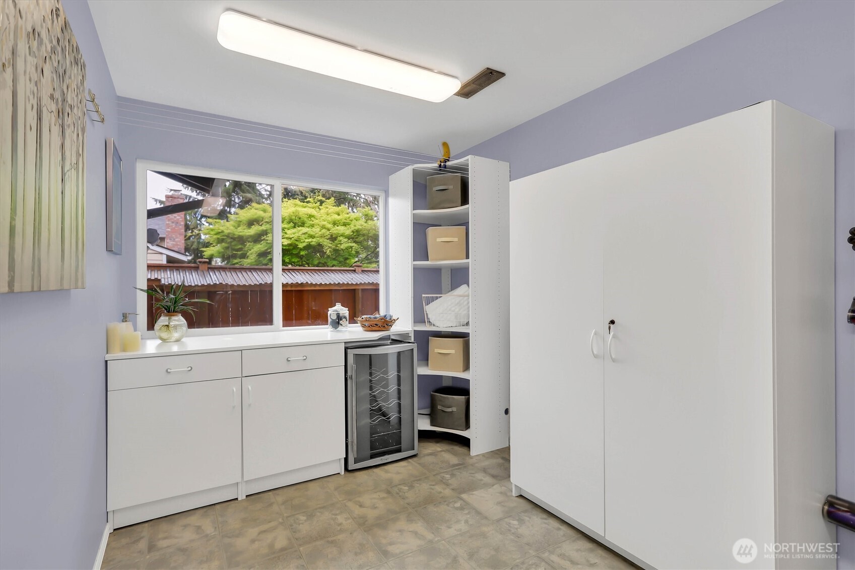 Spacious laundry room!