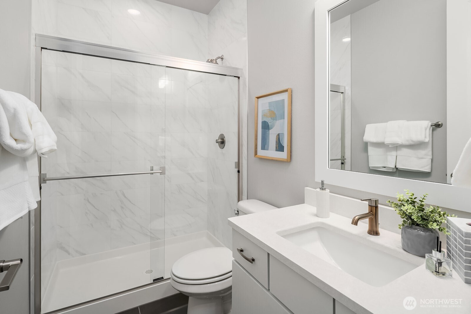 Main Floor Bath with shower