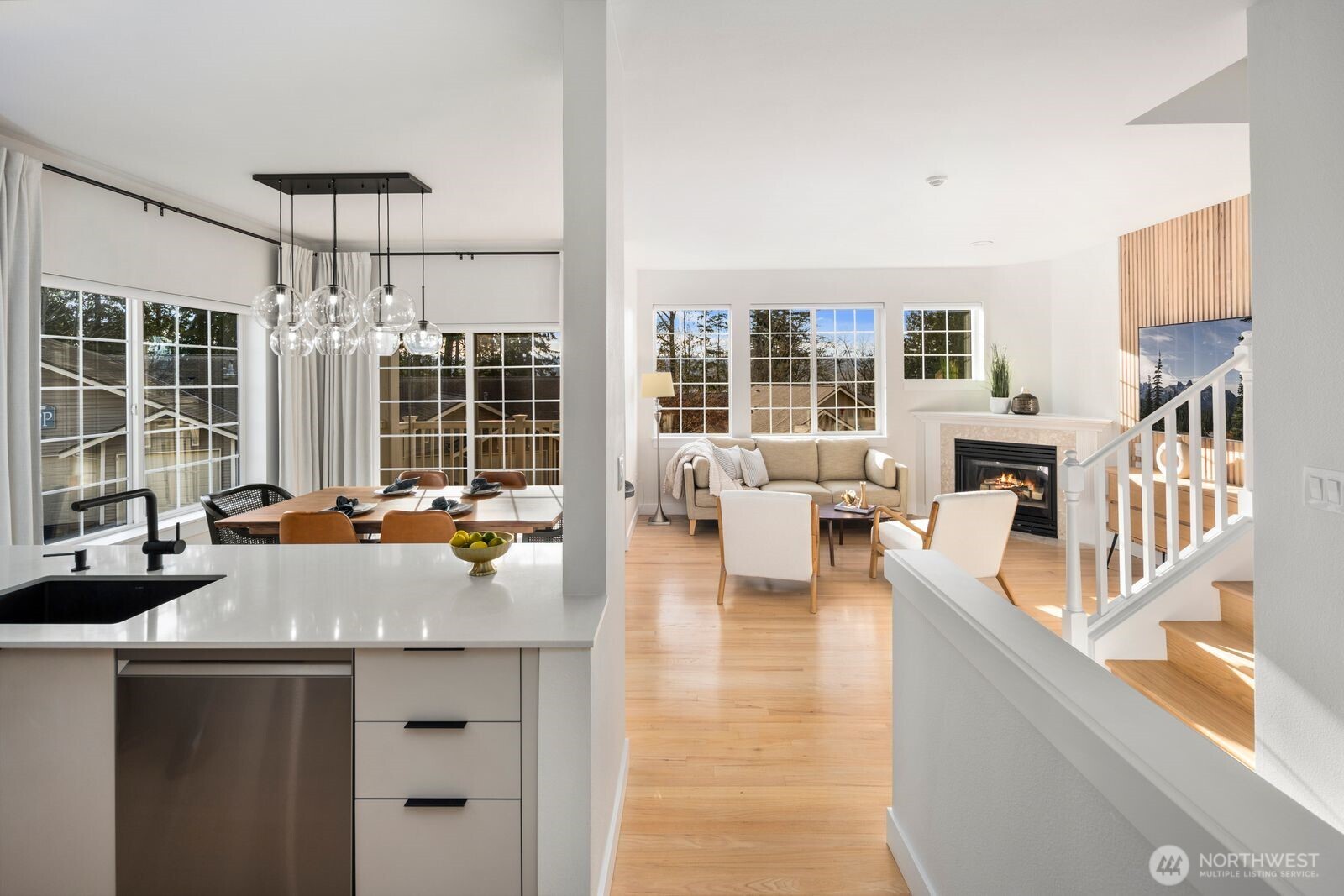 Lots of beautiful natural lights