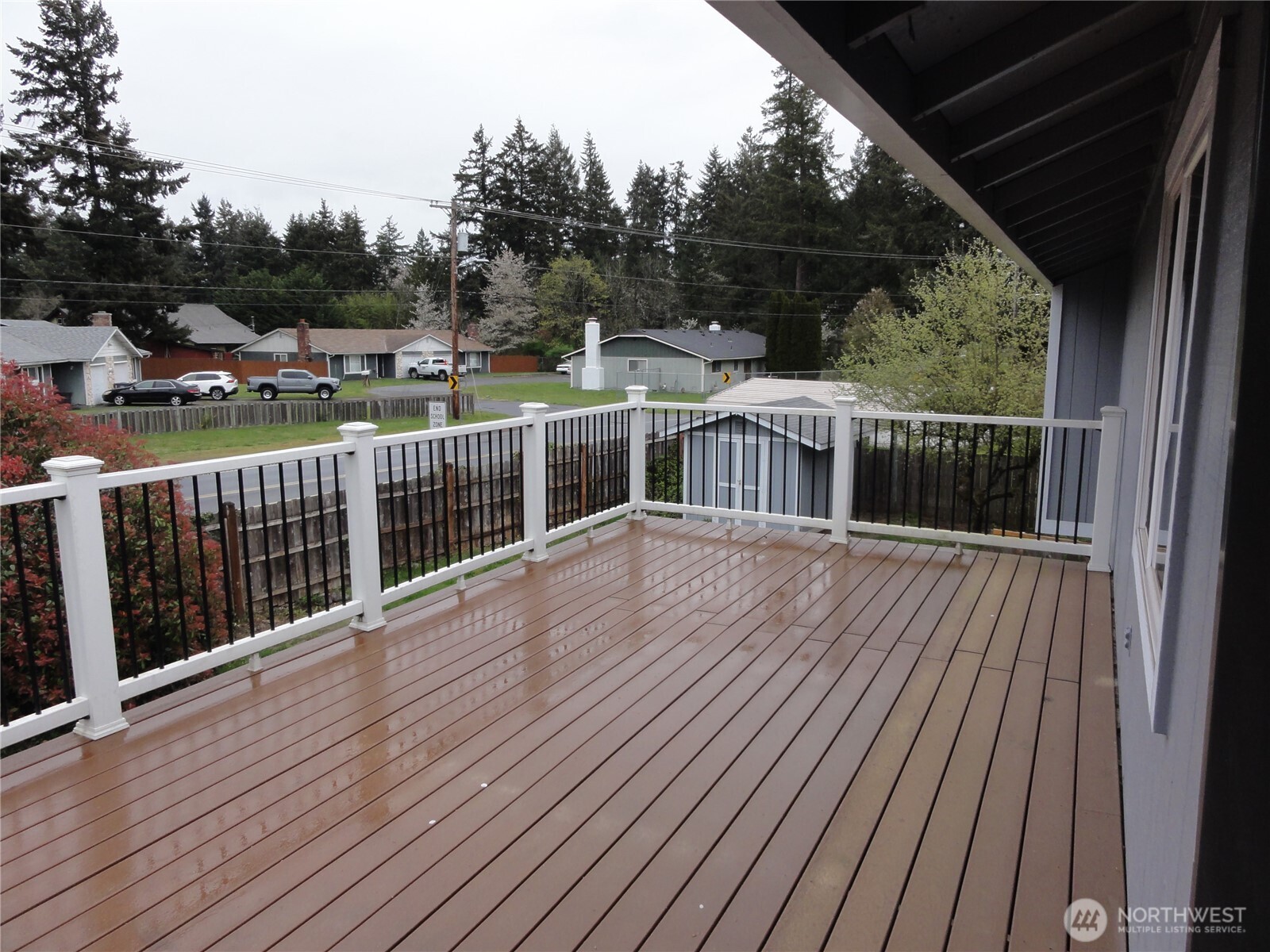 Deck off eating area.