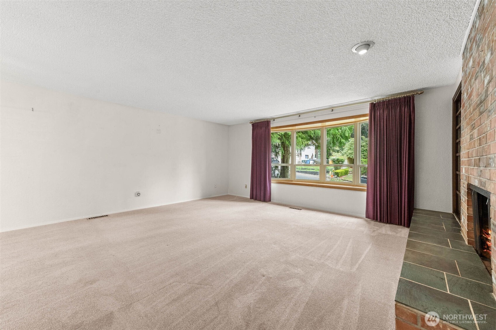 Living Room - vacant