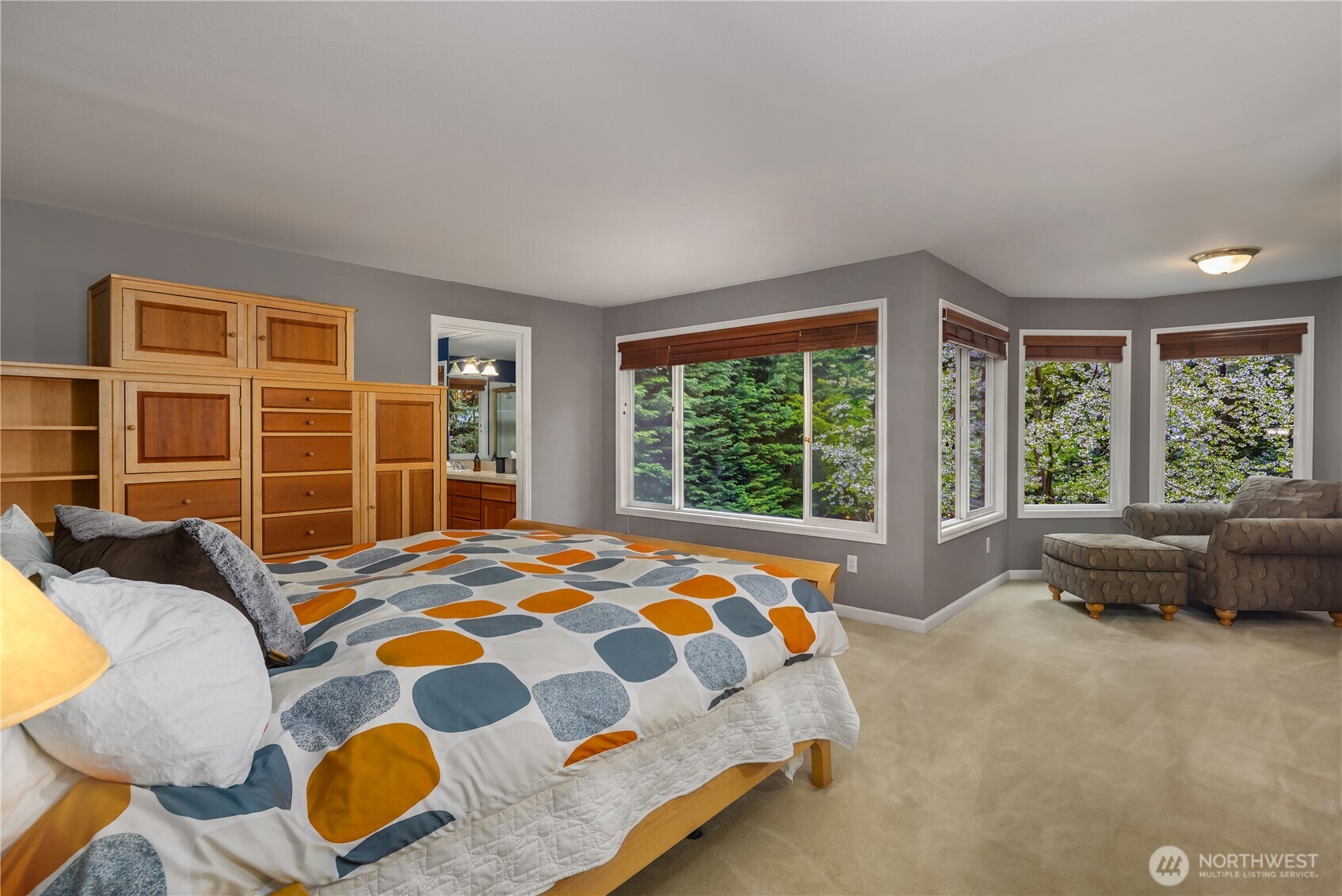 Oversized primary with seating area