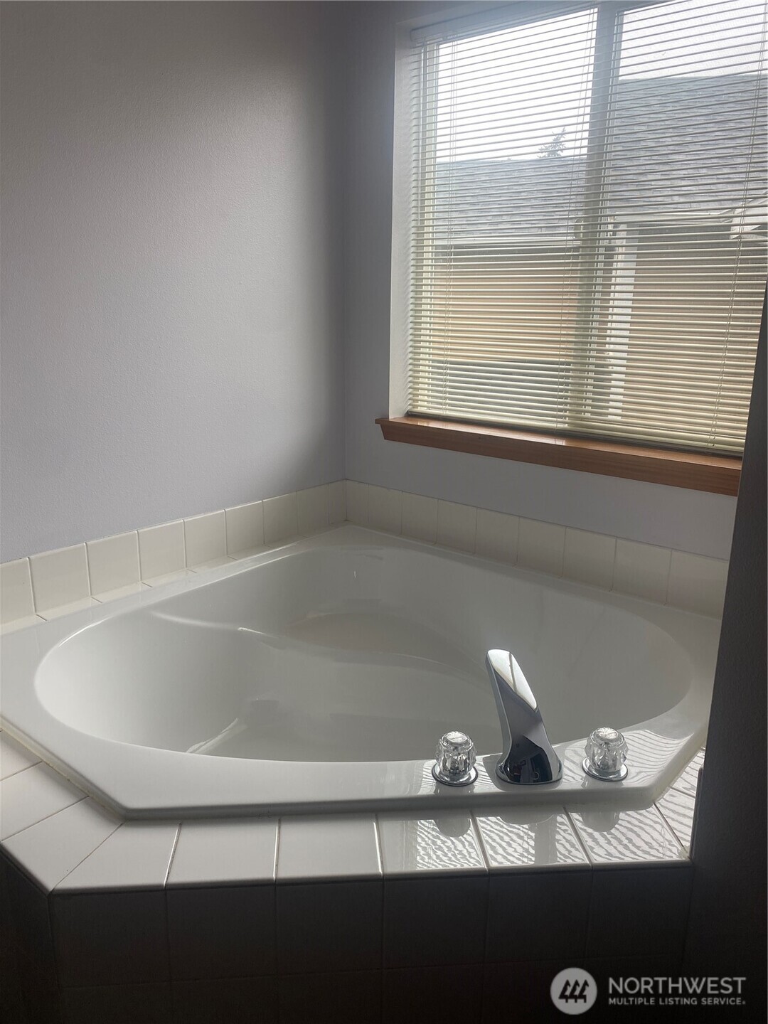 Primary bathroom soaking tub!