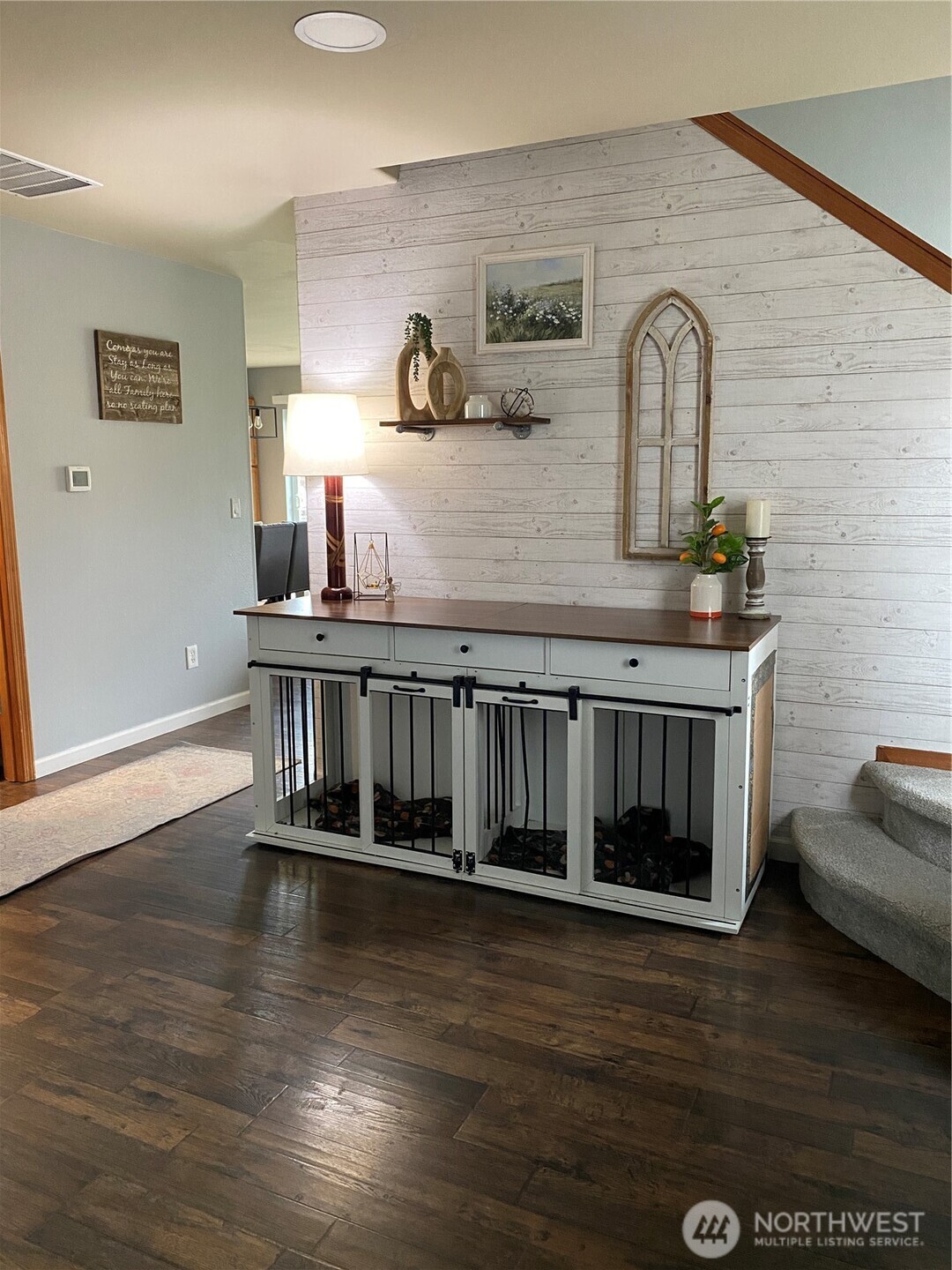 Walk into this beautiful entry!