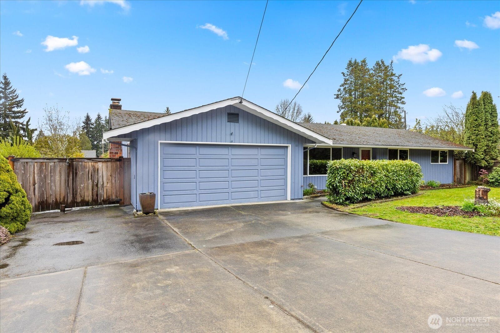 Nice, wide driveway leading to side flex space