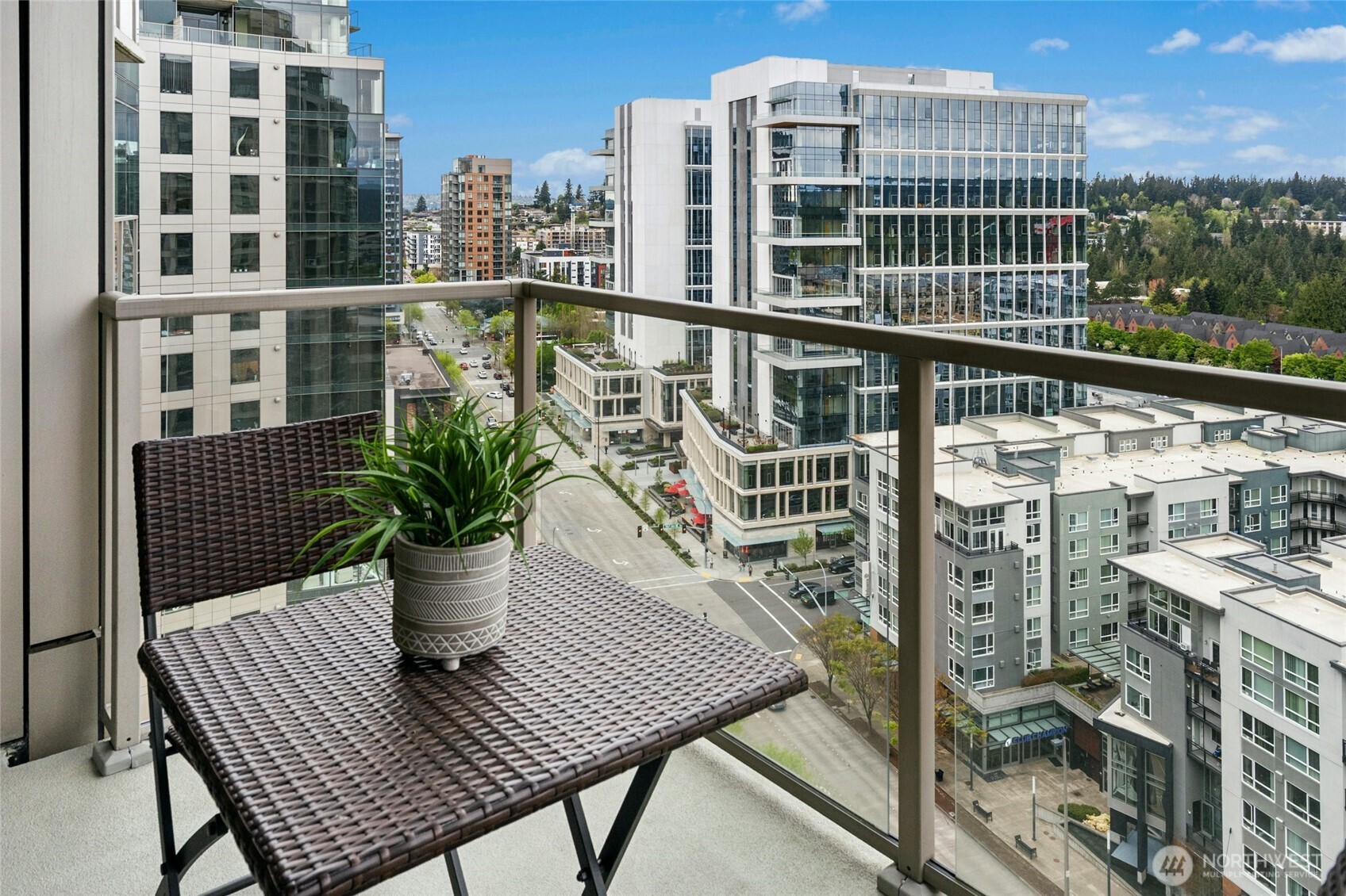 Enjoy Mtn & City View from Private Balcony