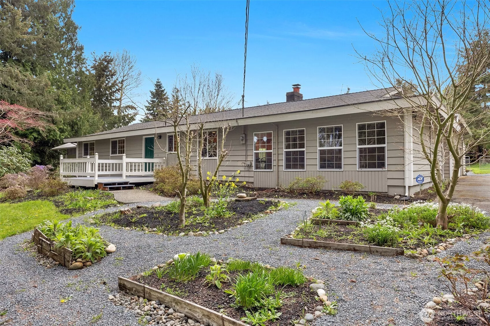 Front view with inviting front deck