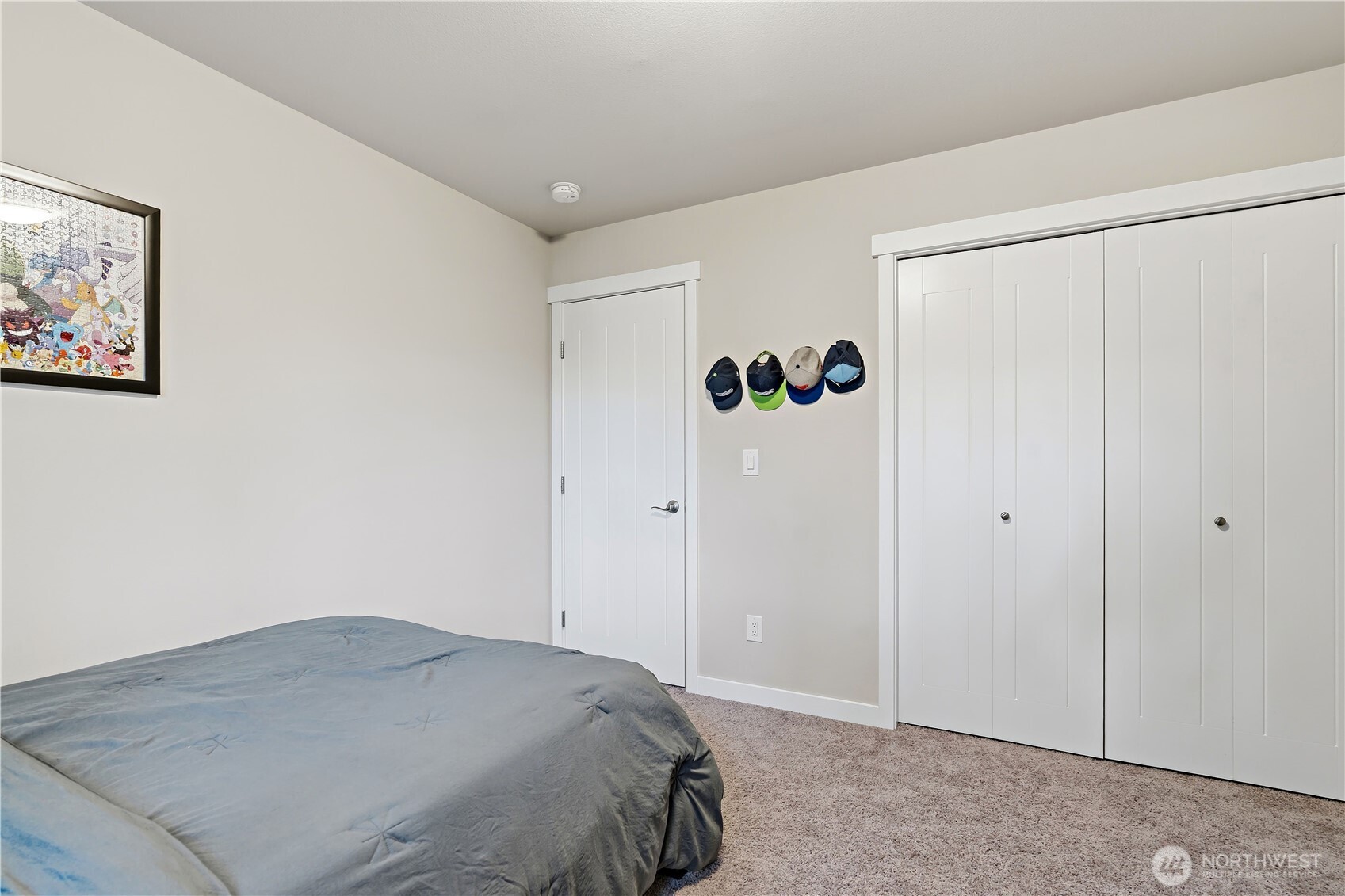 2nd Bedroom /closet