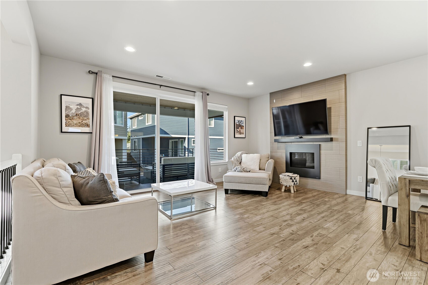 Entrance/Landing Area