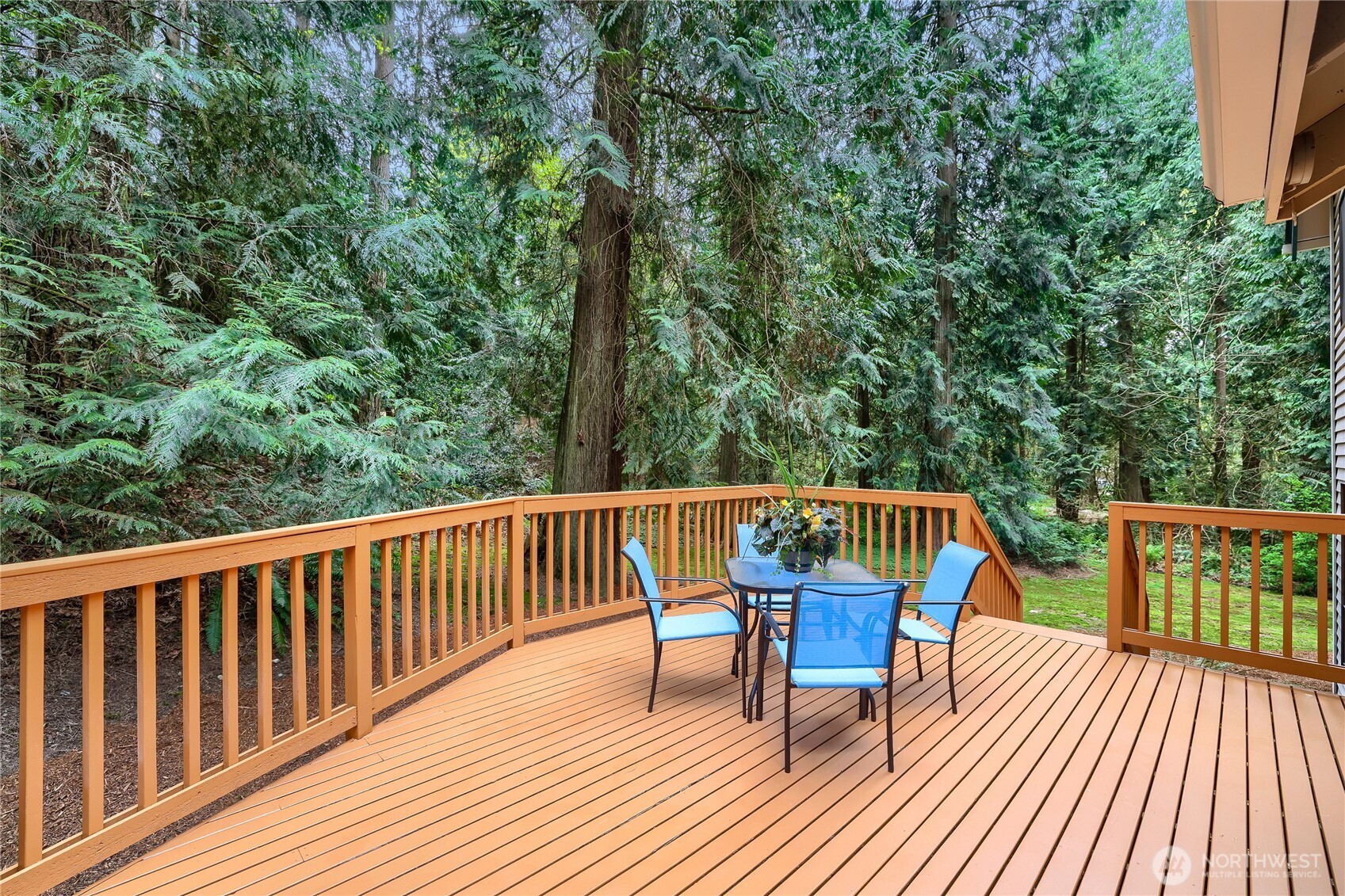 Nice entertainment size deck.