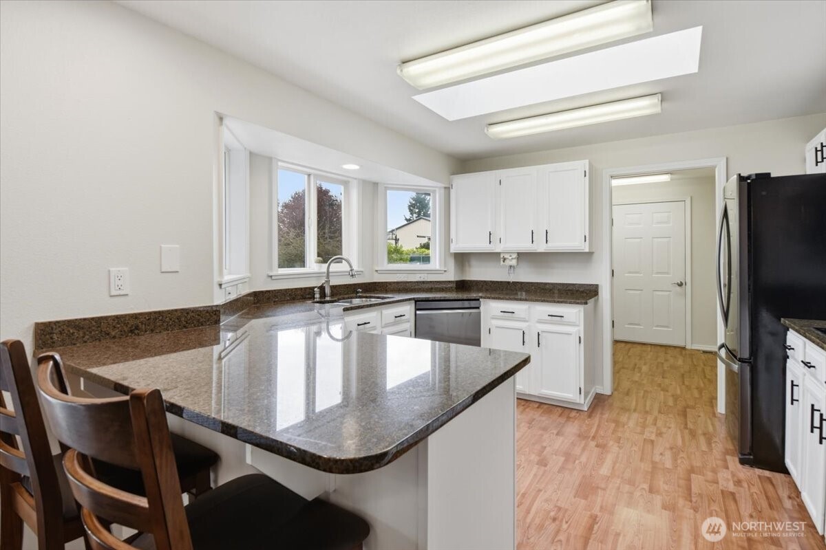 Wonderfully updated kitchen for all your entertaining events.