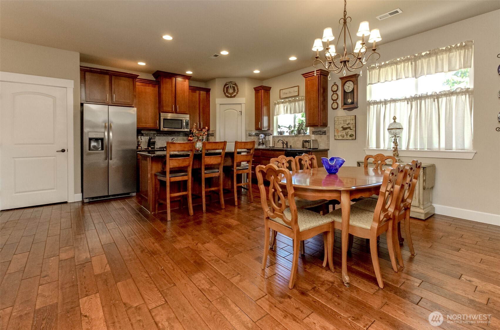 Photo from previous listing when Seller occupied.