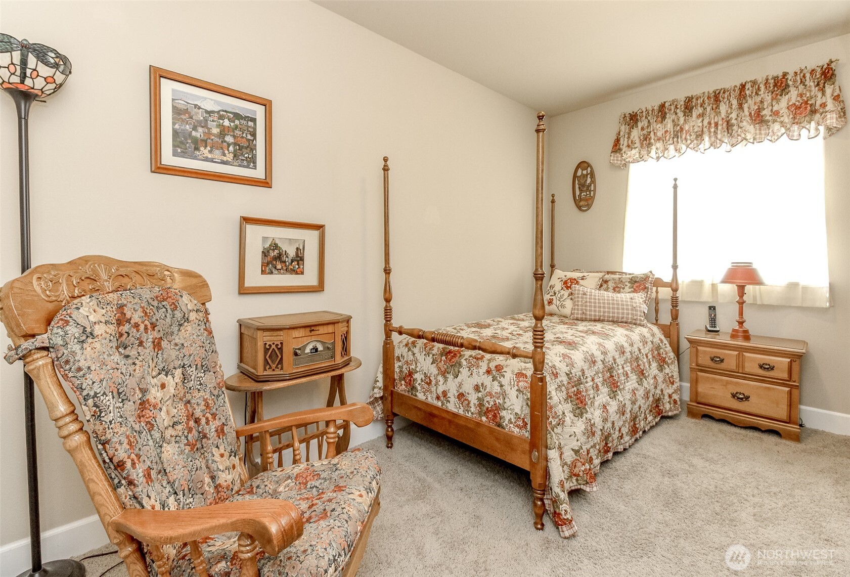 Photo from previous listing when Seller occupied.