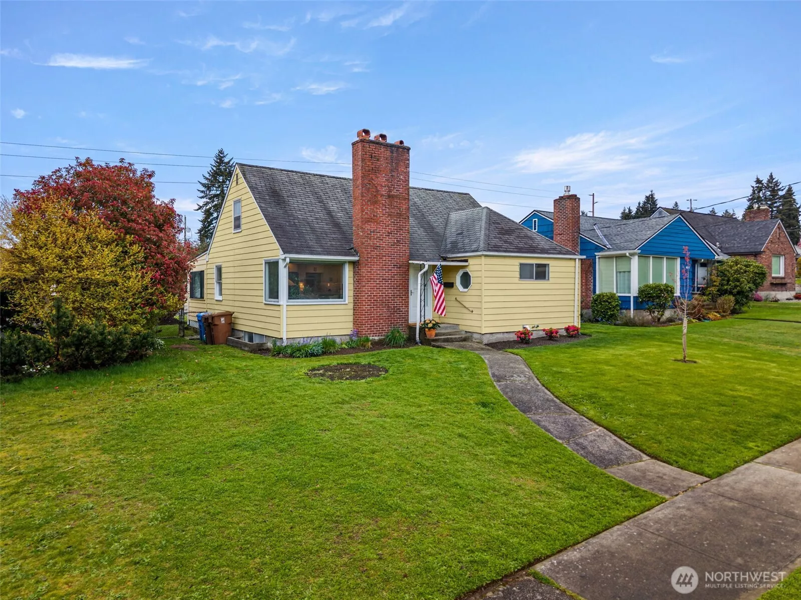 4 bed, 1.75 bath North Tacoma home just half a mile from Proctor District!