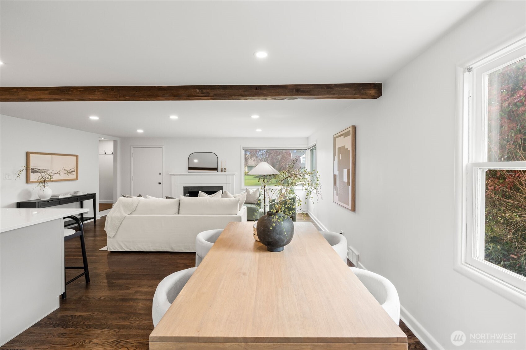 Open sightlines throughout the entire main living area.