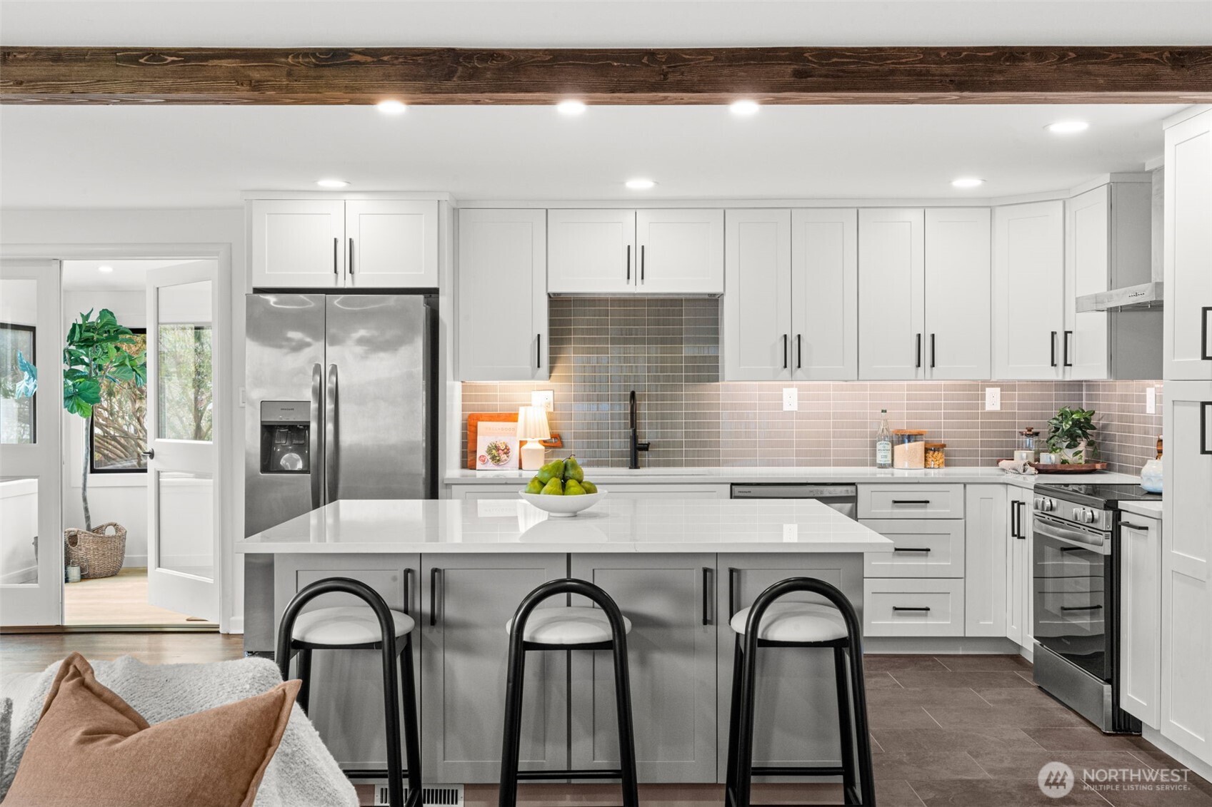 Large island with eating space provide flexibility when entertaining.