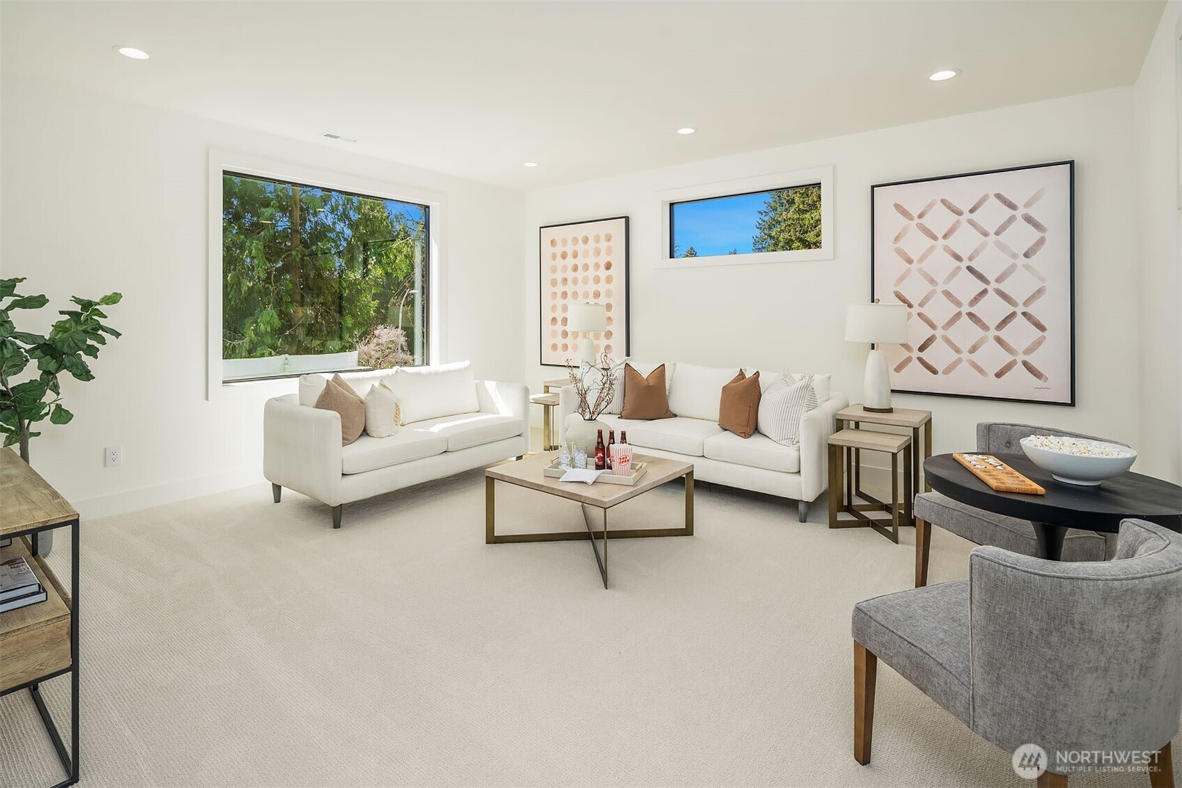 Flexible upper level bonus space