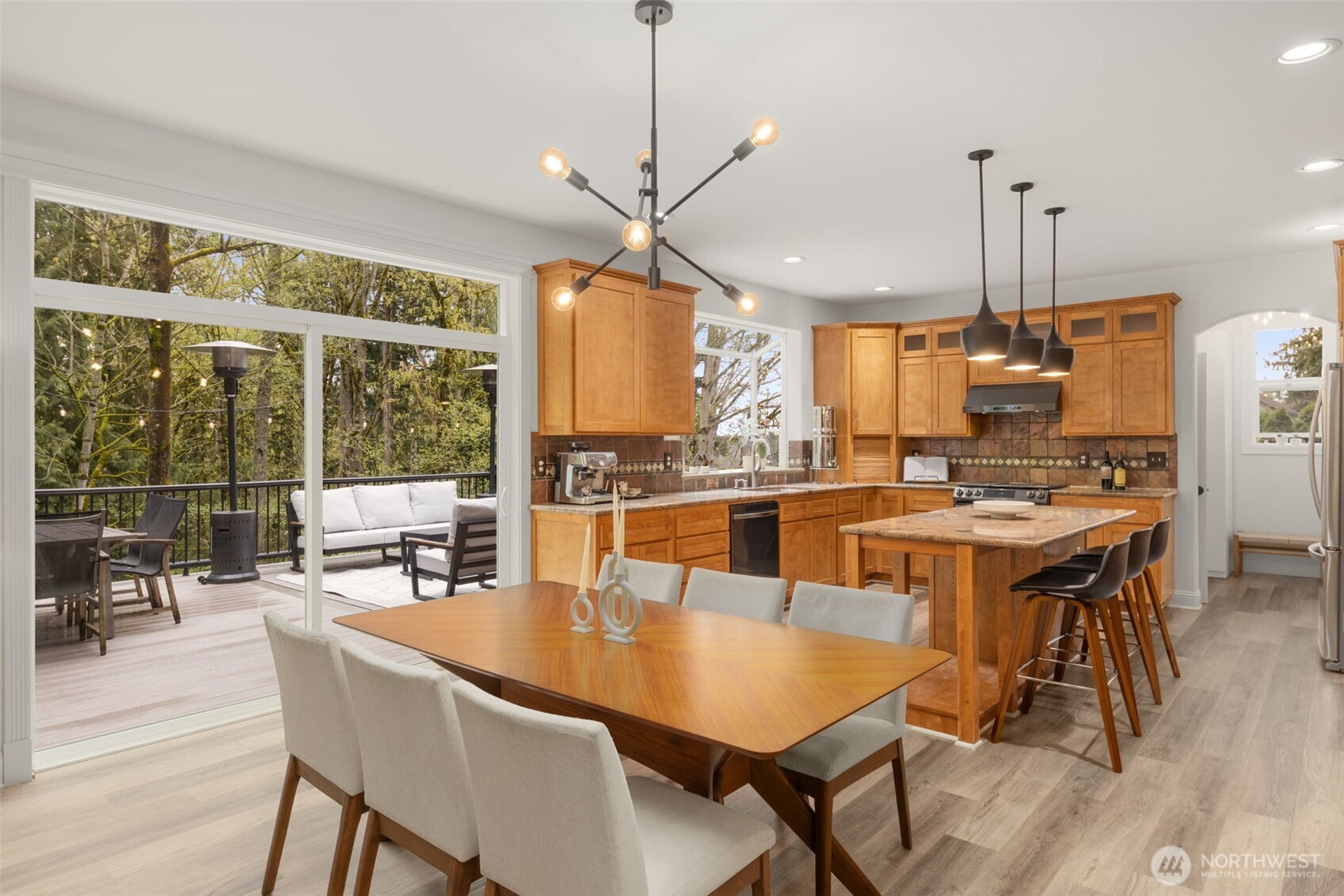 Kitchen eating area