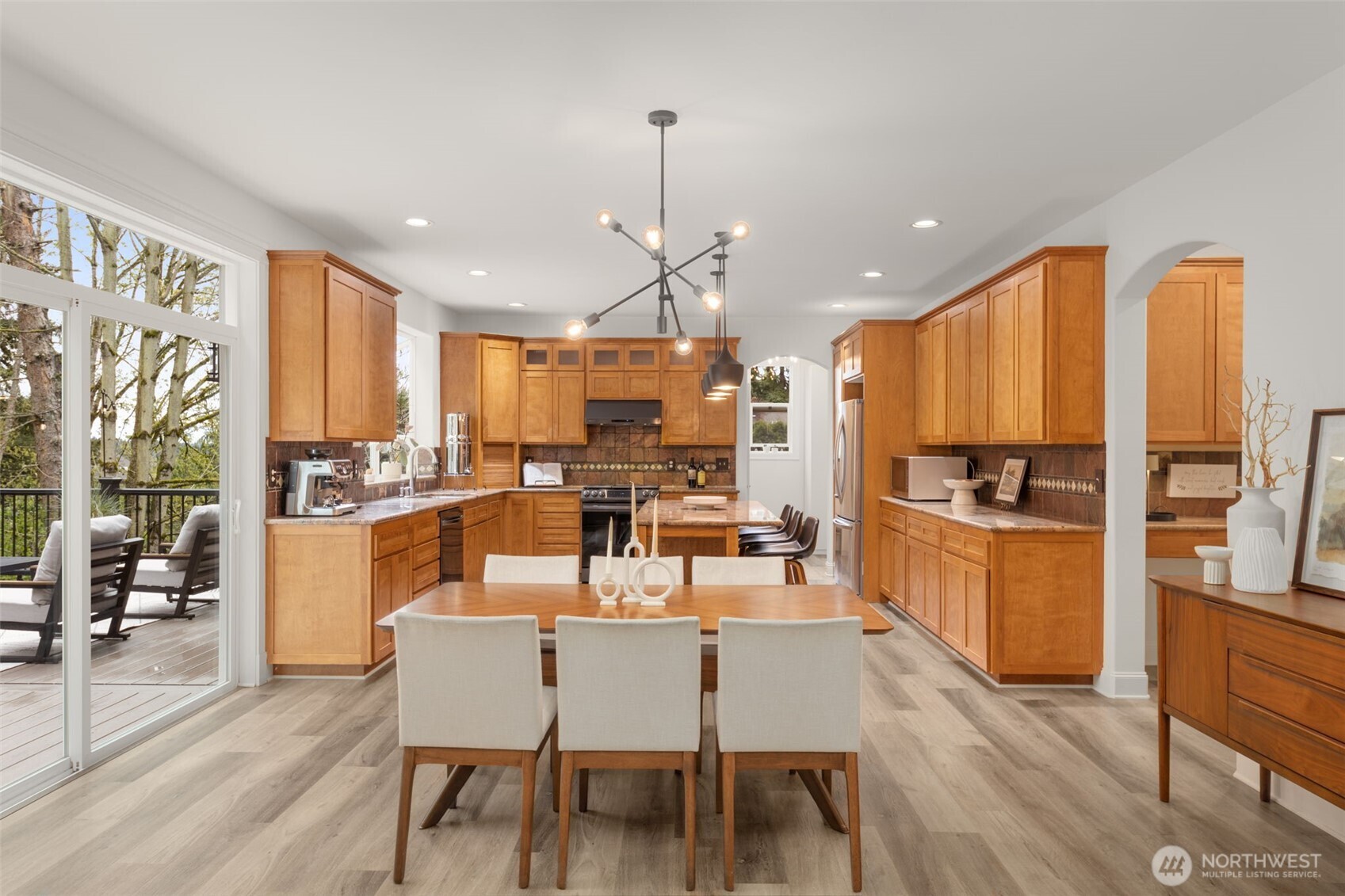 Kitchen eating area