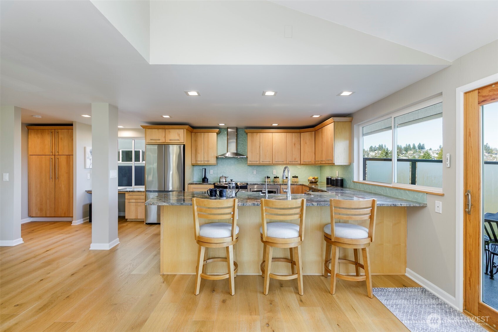 Kitchen with Breakfast Bar