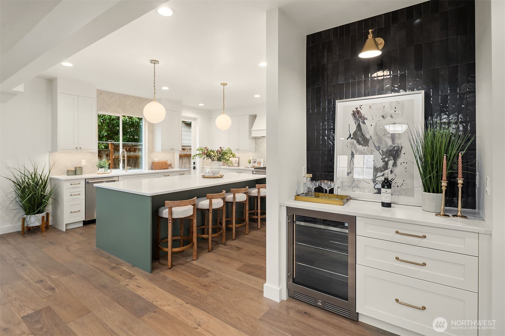 Additional built-in for entertaining