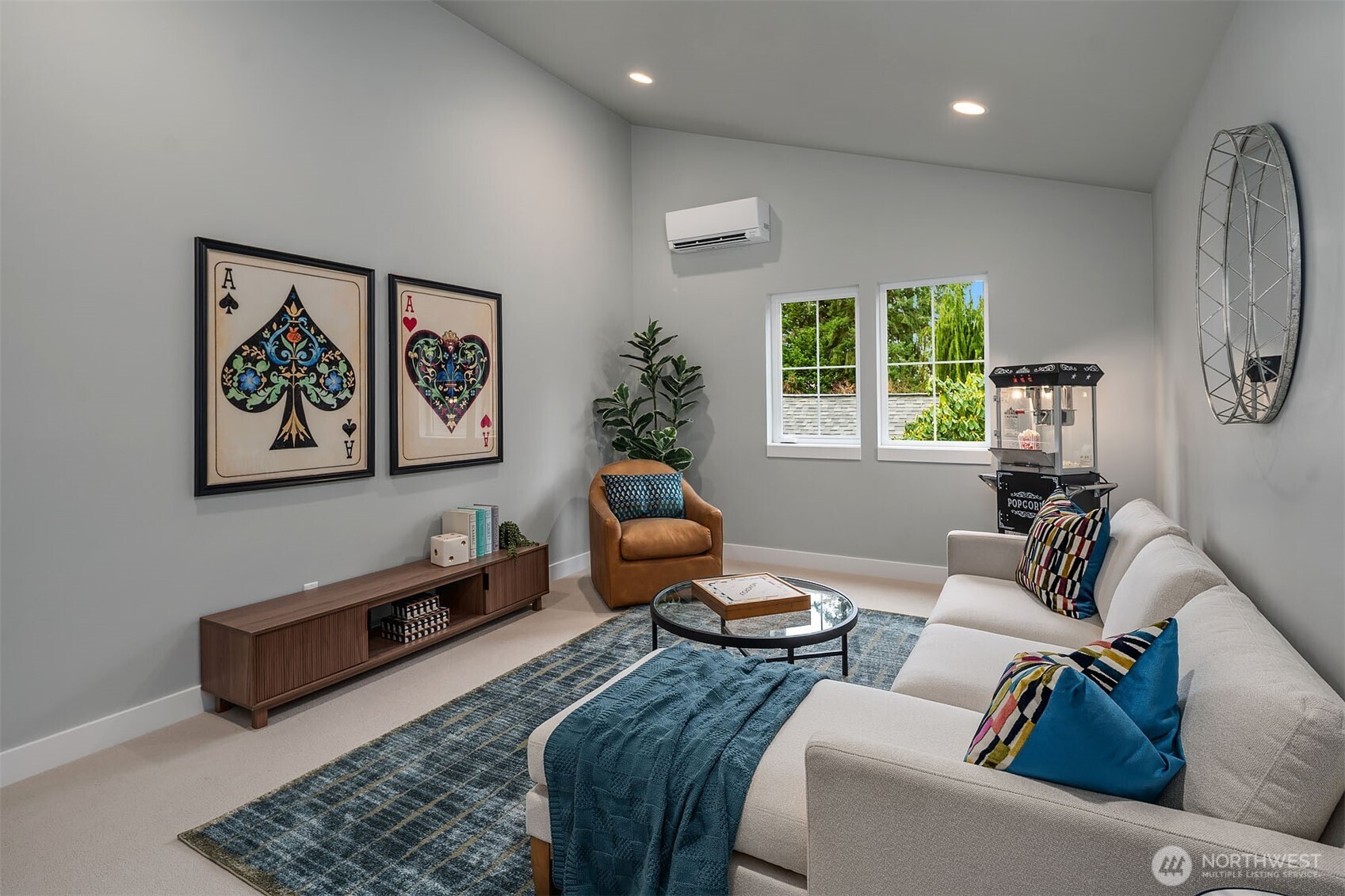 Flexible floorplan - 5 rooms up provides you a family room