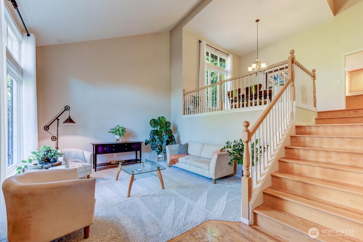 Great floor plan with high ceilings and abundant light