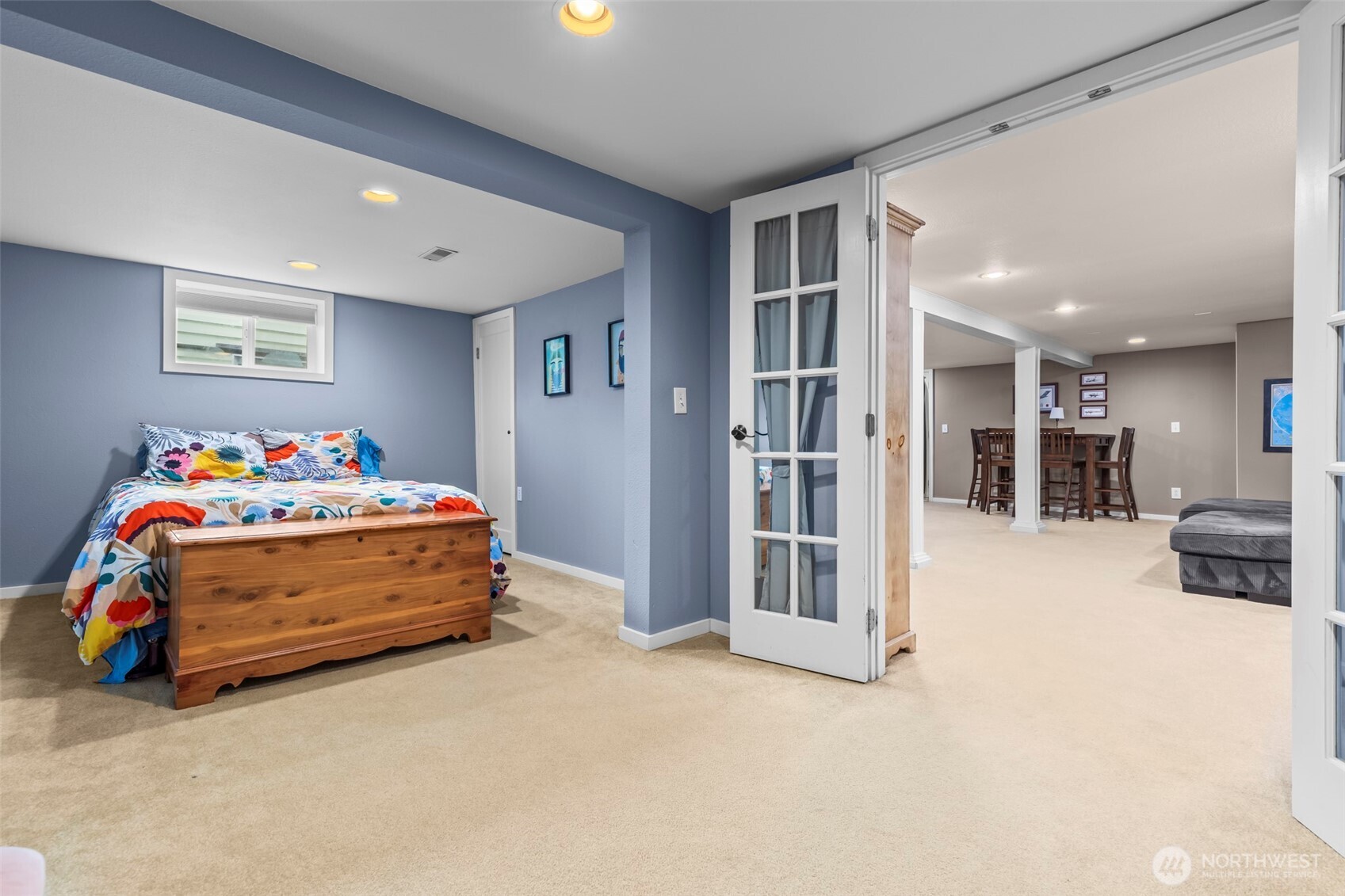 Large bedroom downstairs + living room w/ entrance to the exterior