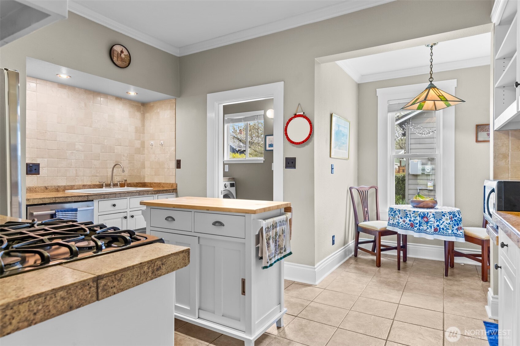 Kitchen w/ eating nook.