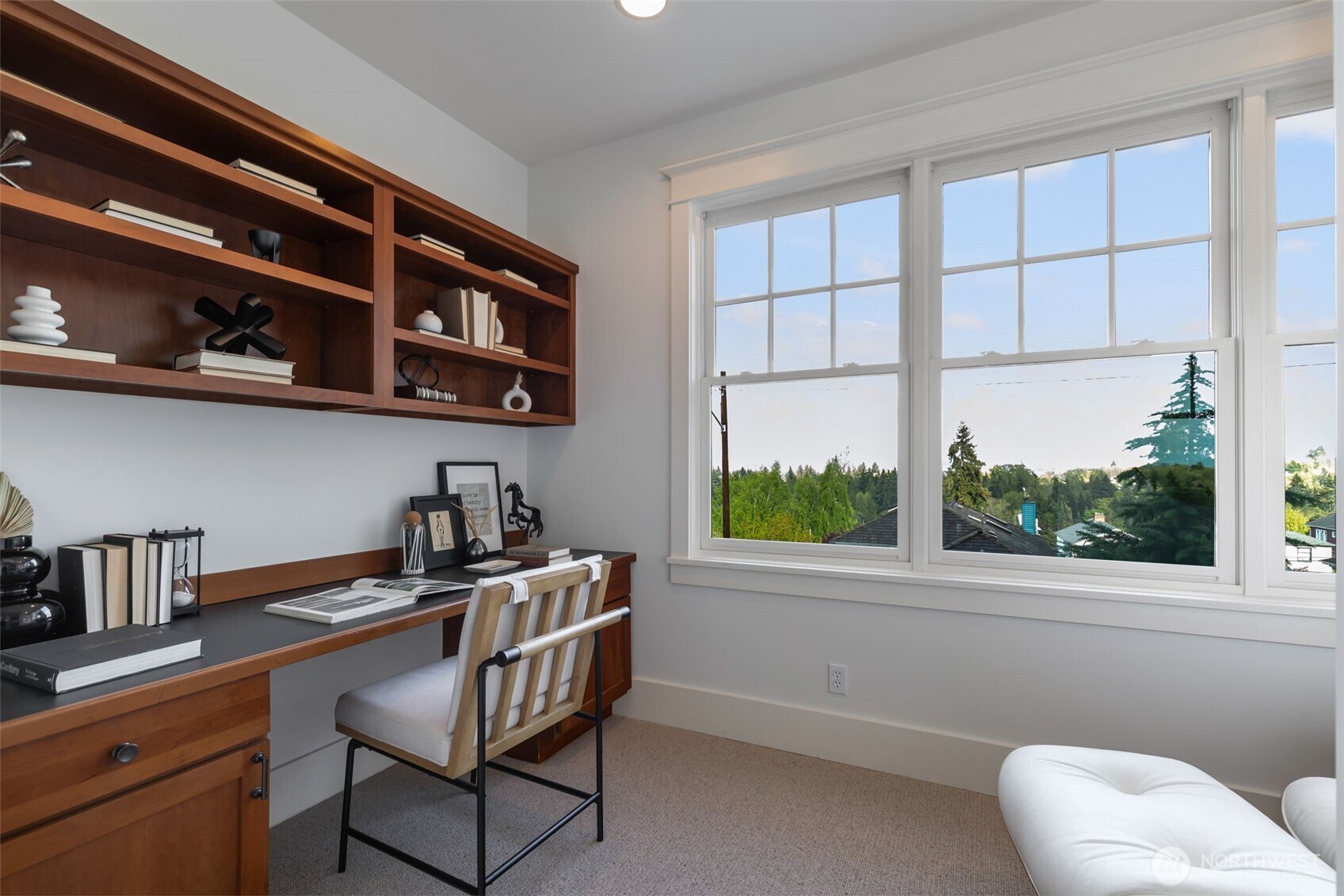 Second vanity in the primary en-suite