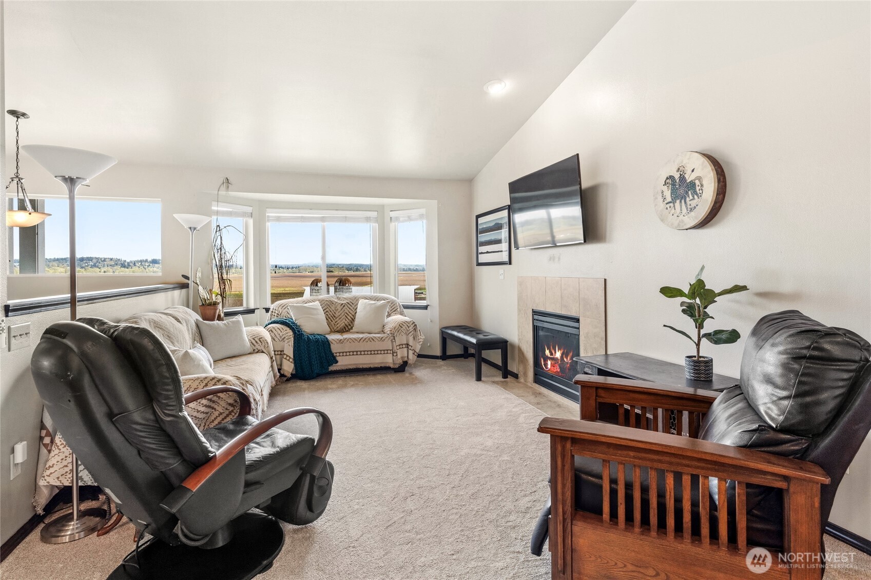 Light filled with beautiful views of the valley