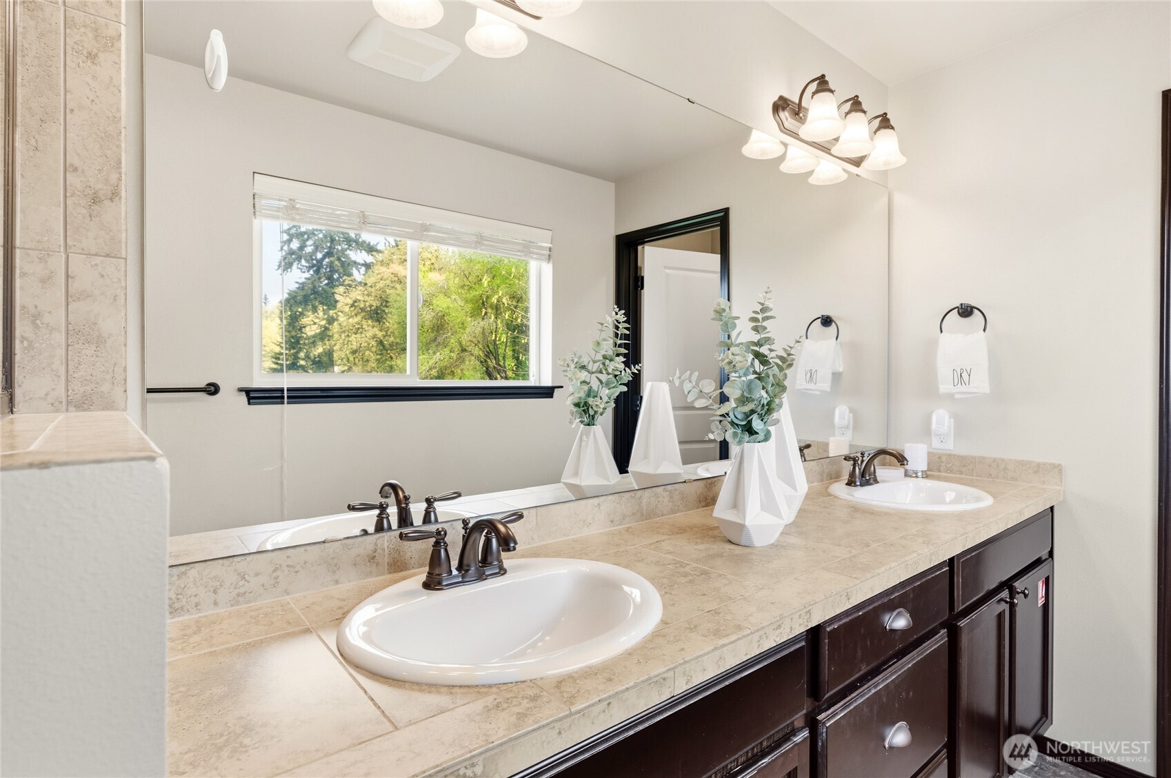 primary suite dual vanity