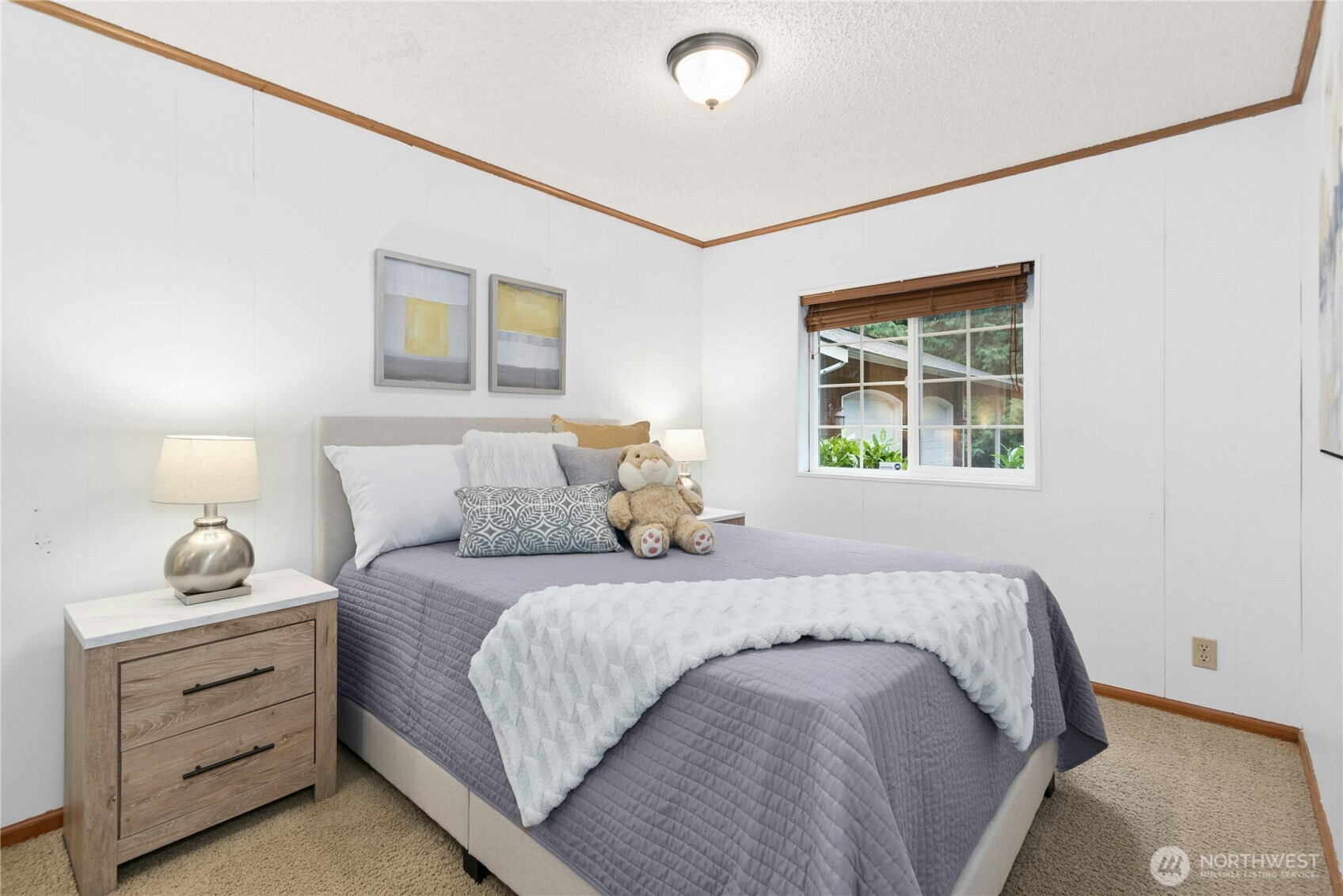 Office/den/optional 4 bedroom!