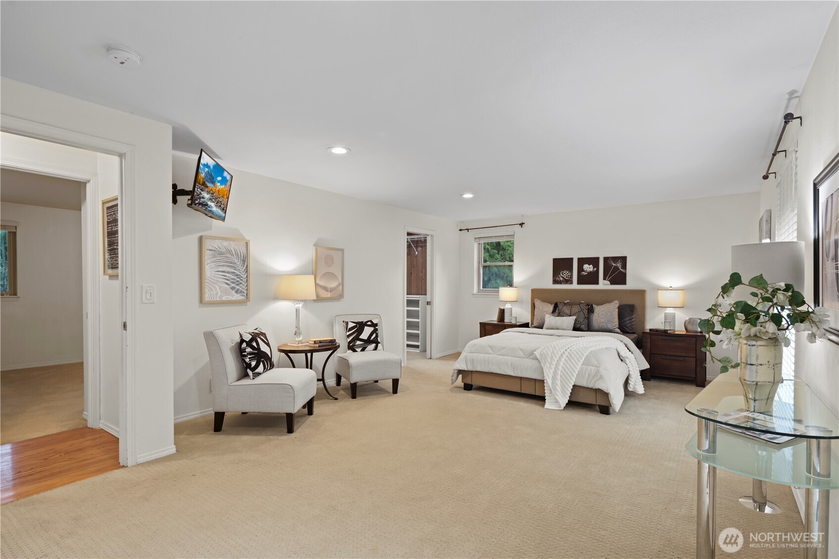 HUGE primary en-suite bedroom - lots of room to relax/wind down after a long day