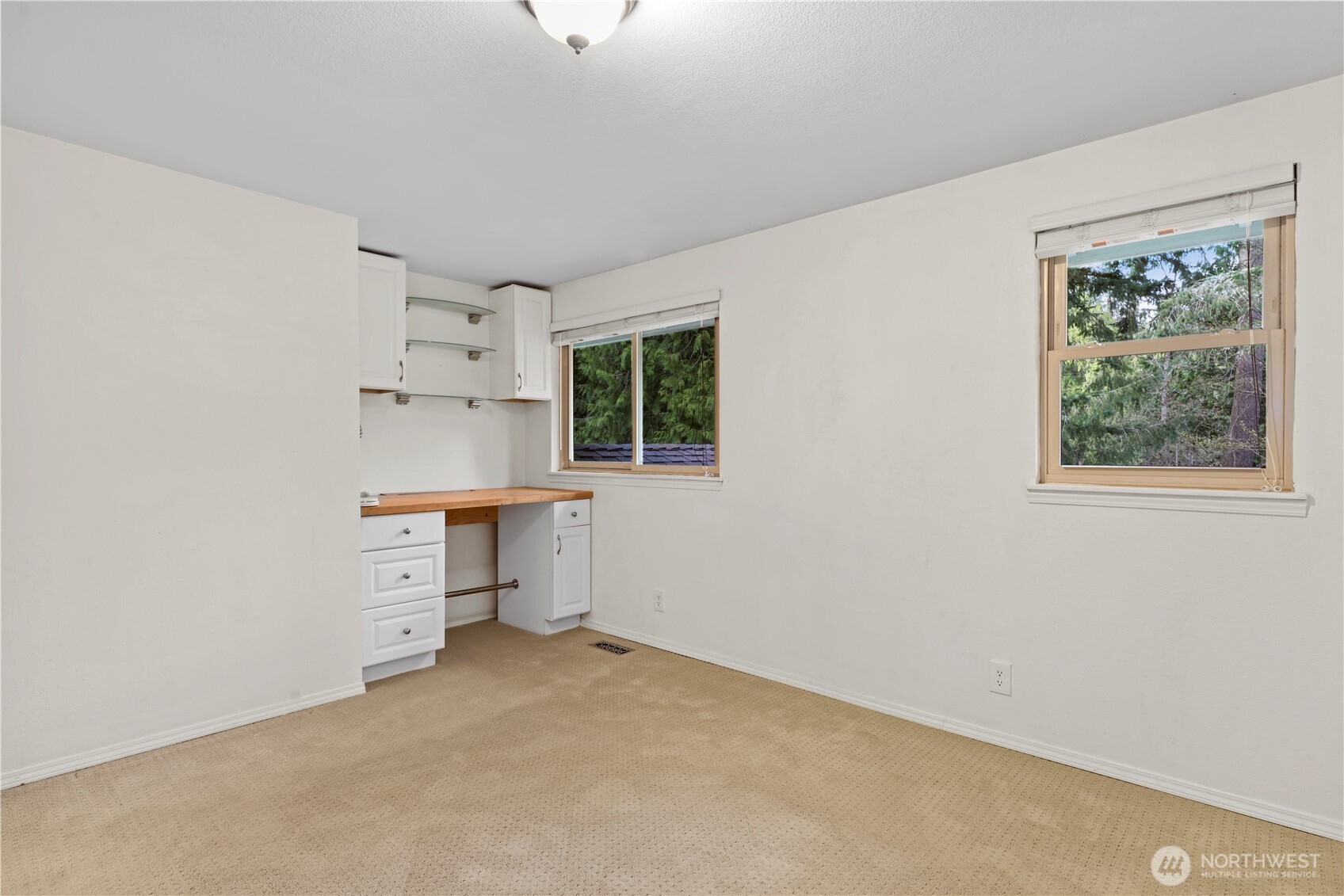 2nd bedroom - notice the built-in desk