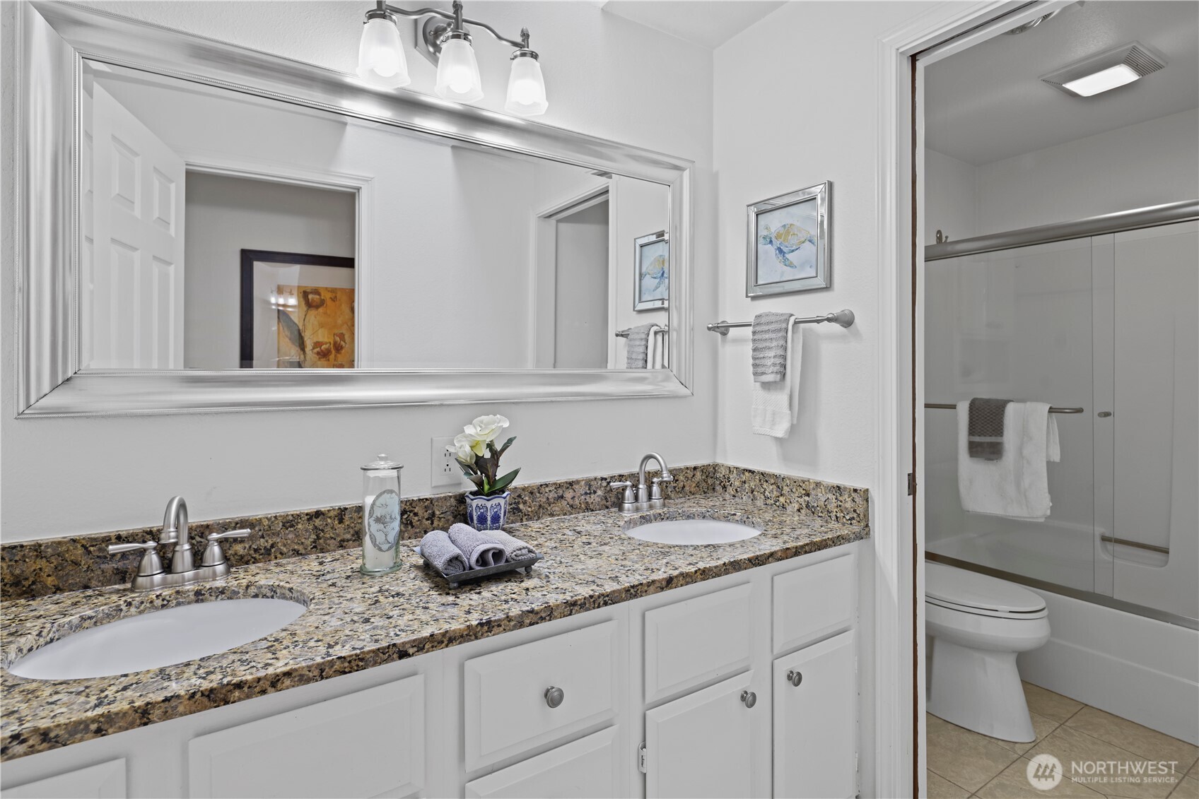 Full bath for bedrooms 2 & 3