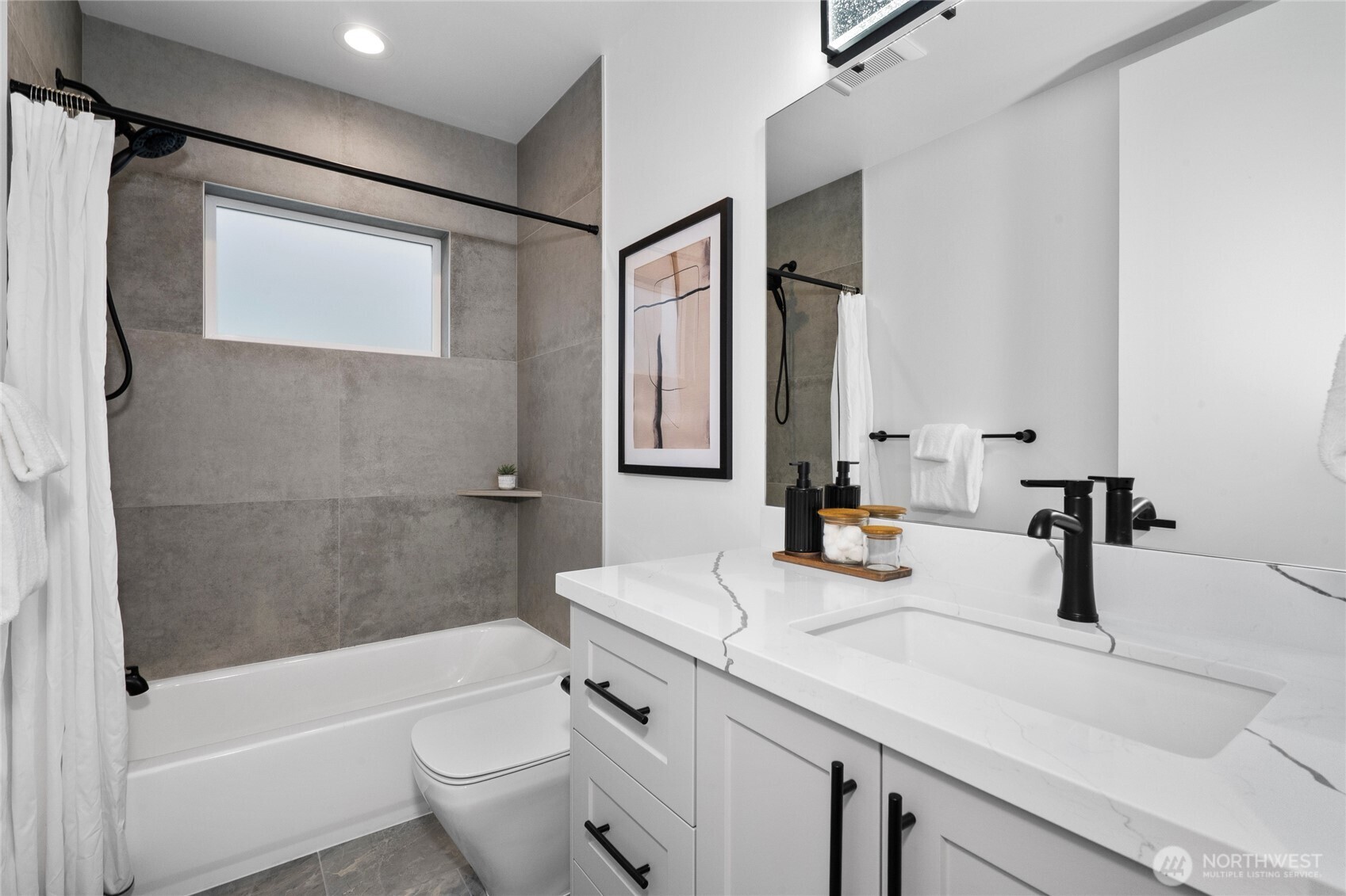 Full hallway bathroom upstairs