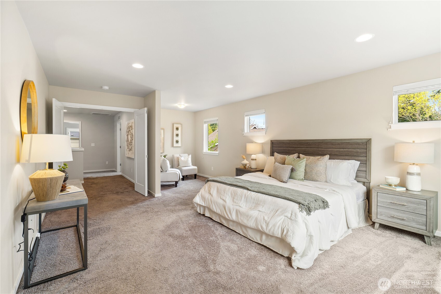 Oversized w/Nearby Laundry