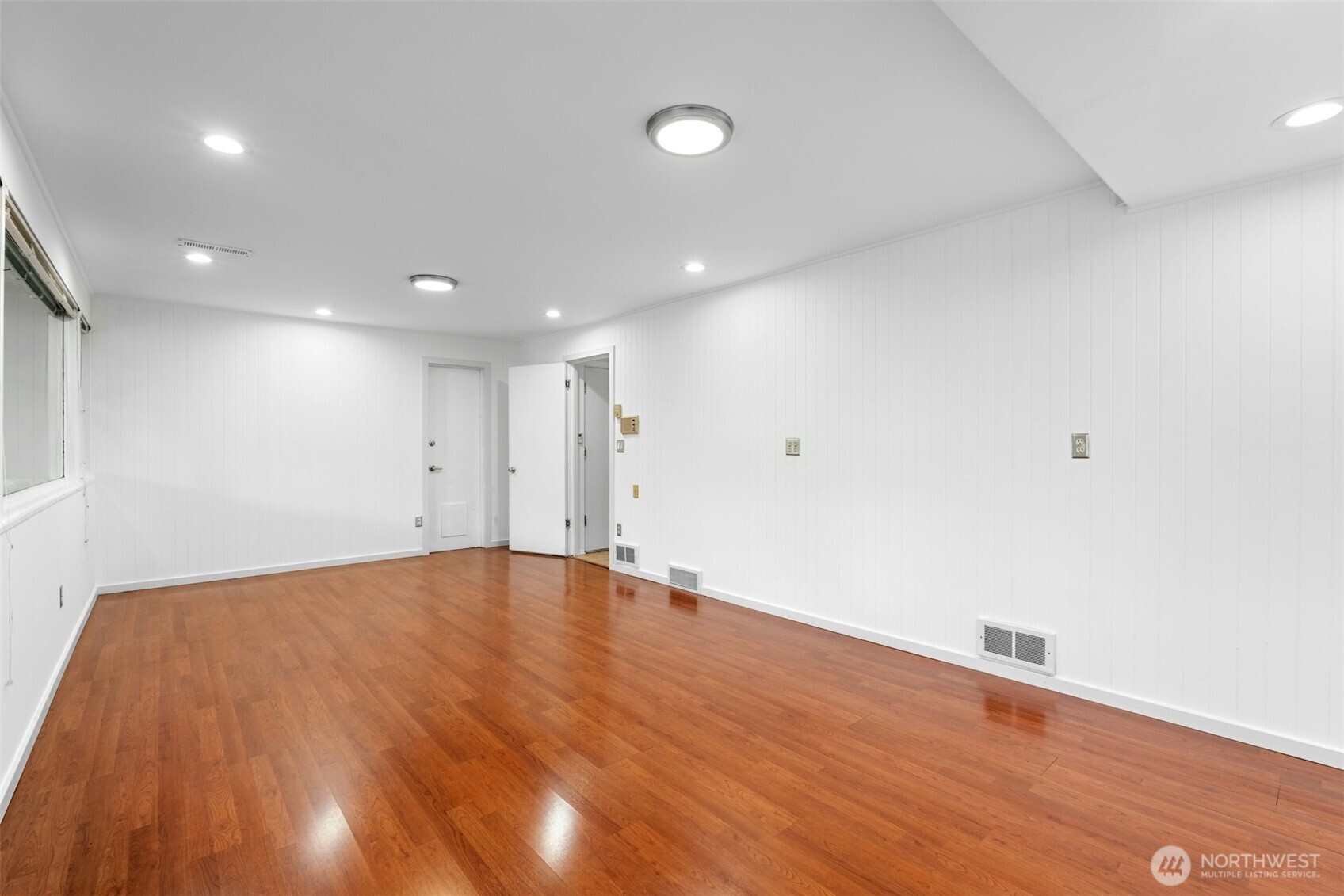 Generous bedroom / flex space