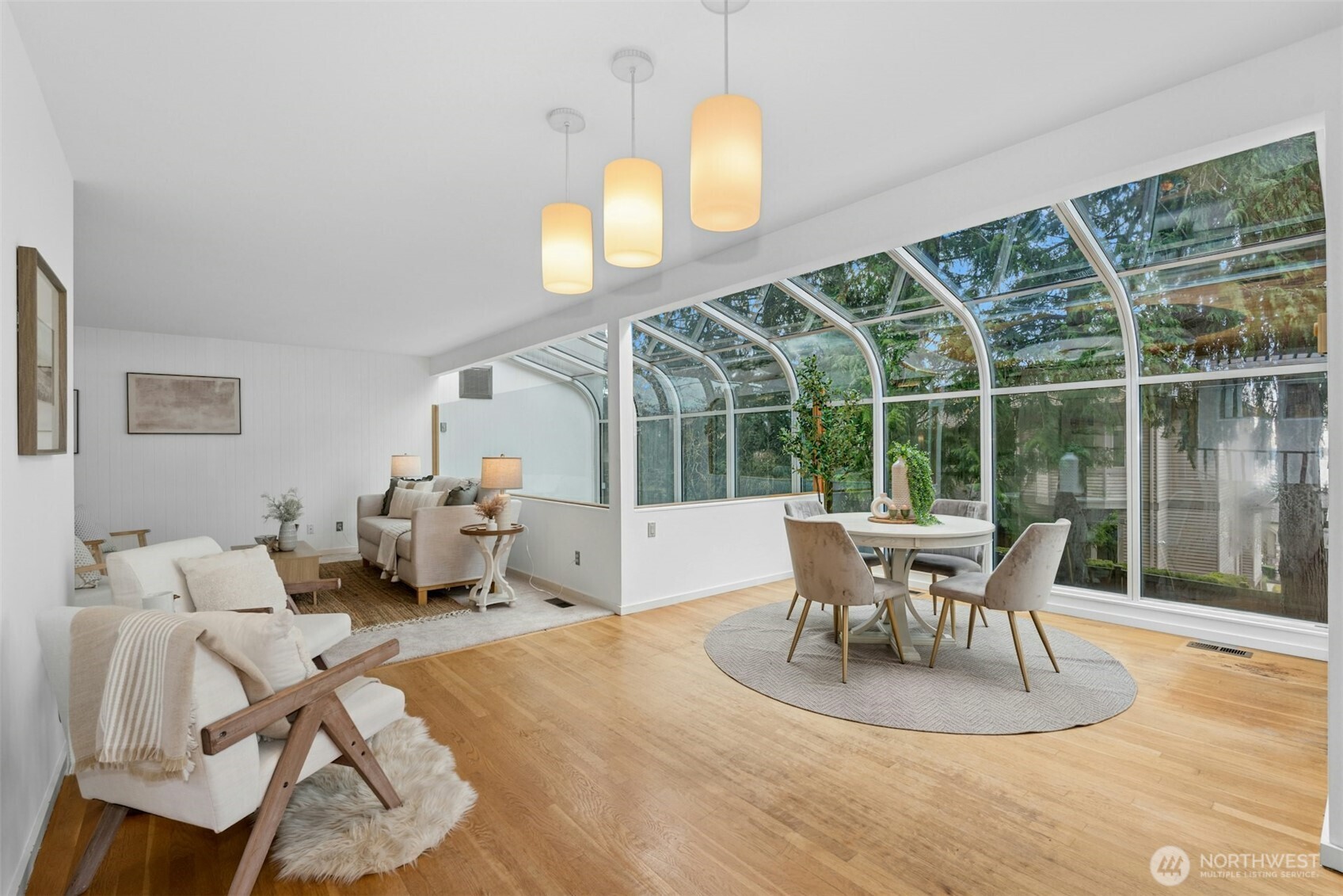 Dining & lounge space