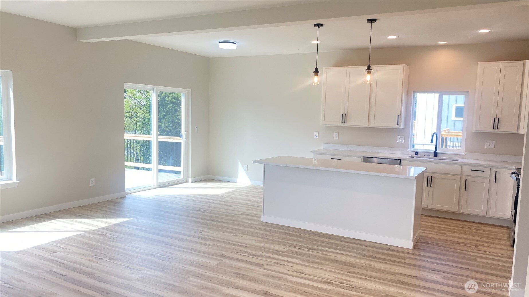 Primary BedR Virtually staged