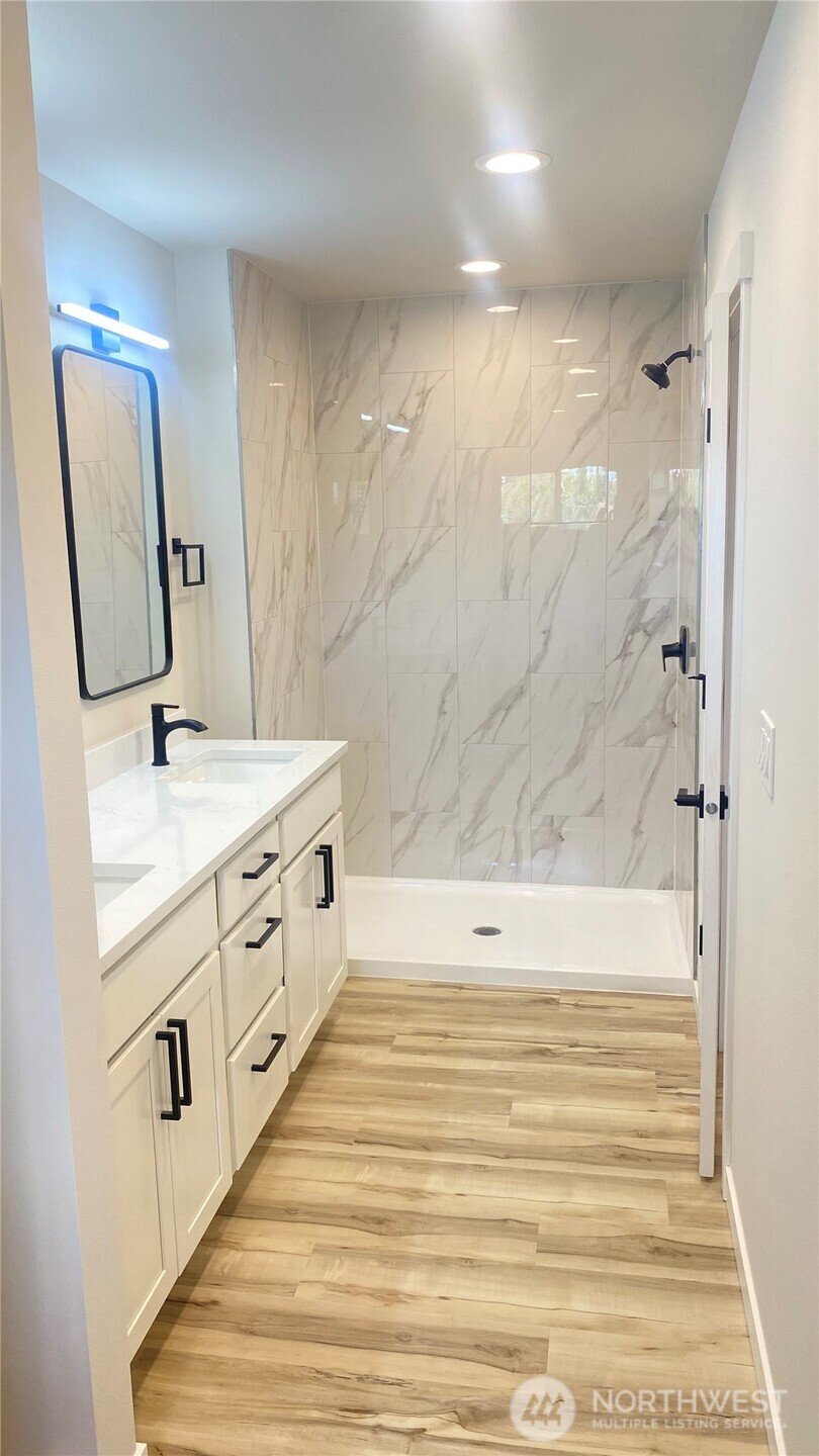 Primary bth Shower side