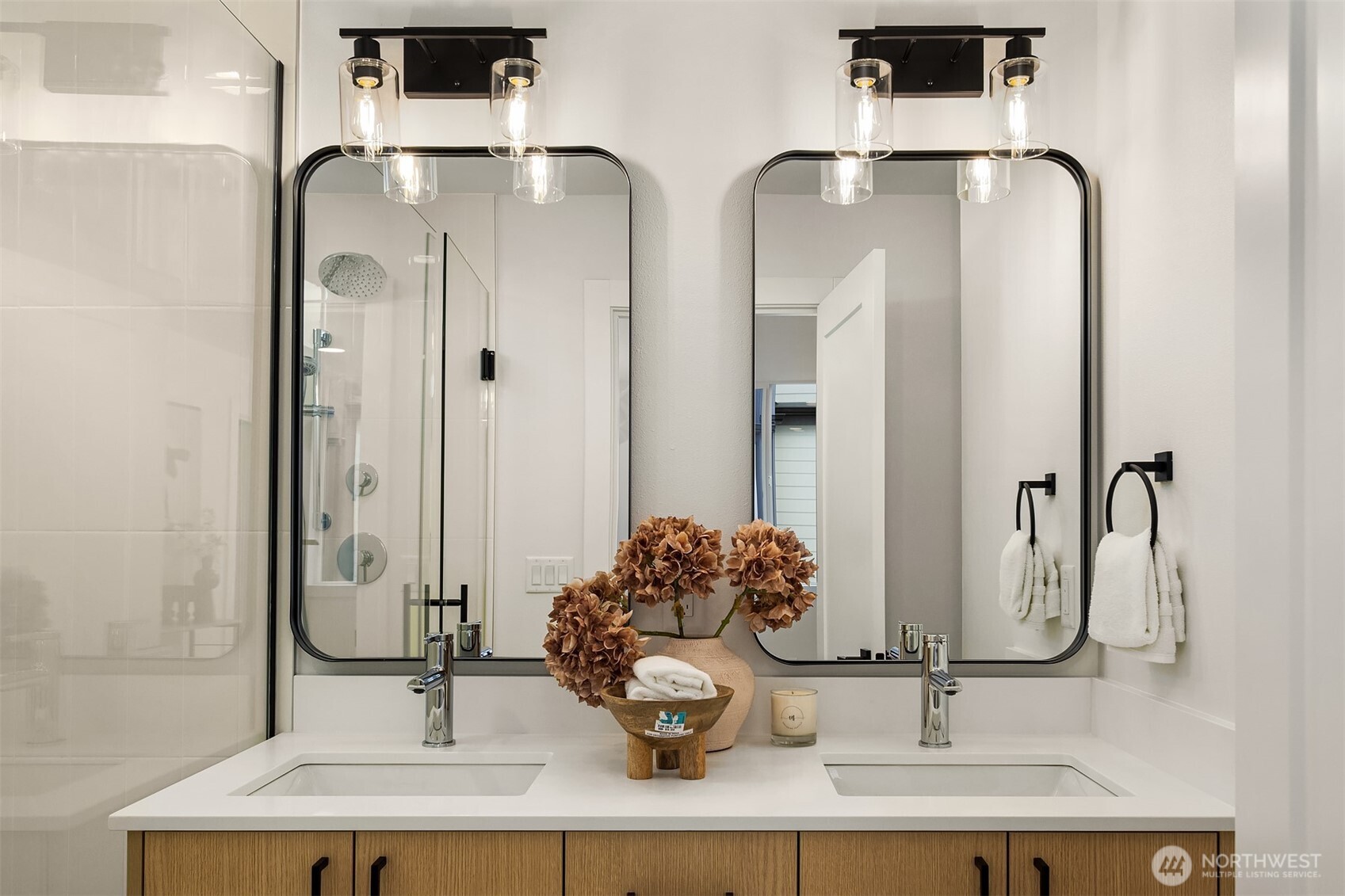 Photos are of a similar model and are for illustrative purposes only. Actual home, finishes, and features may vary.