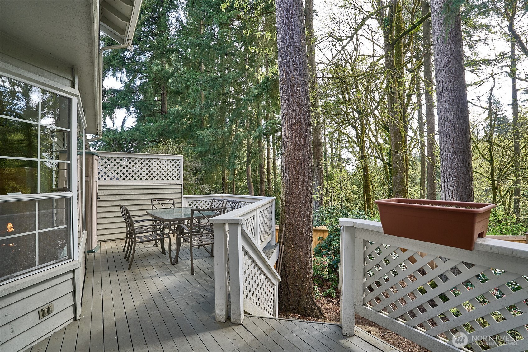 Here is a larger view of the privacy deck.