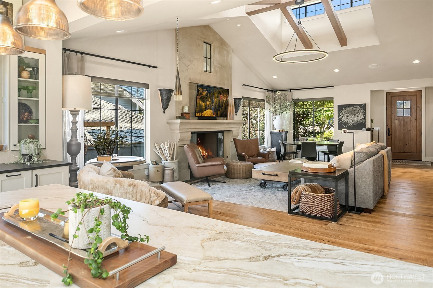 Open floorplan lends itself to the perfect space for entertaining!