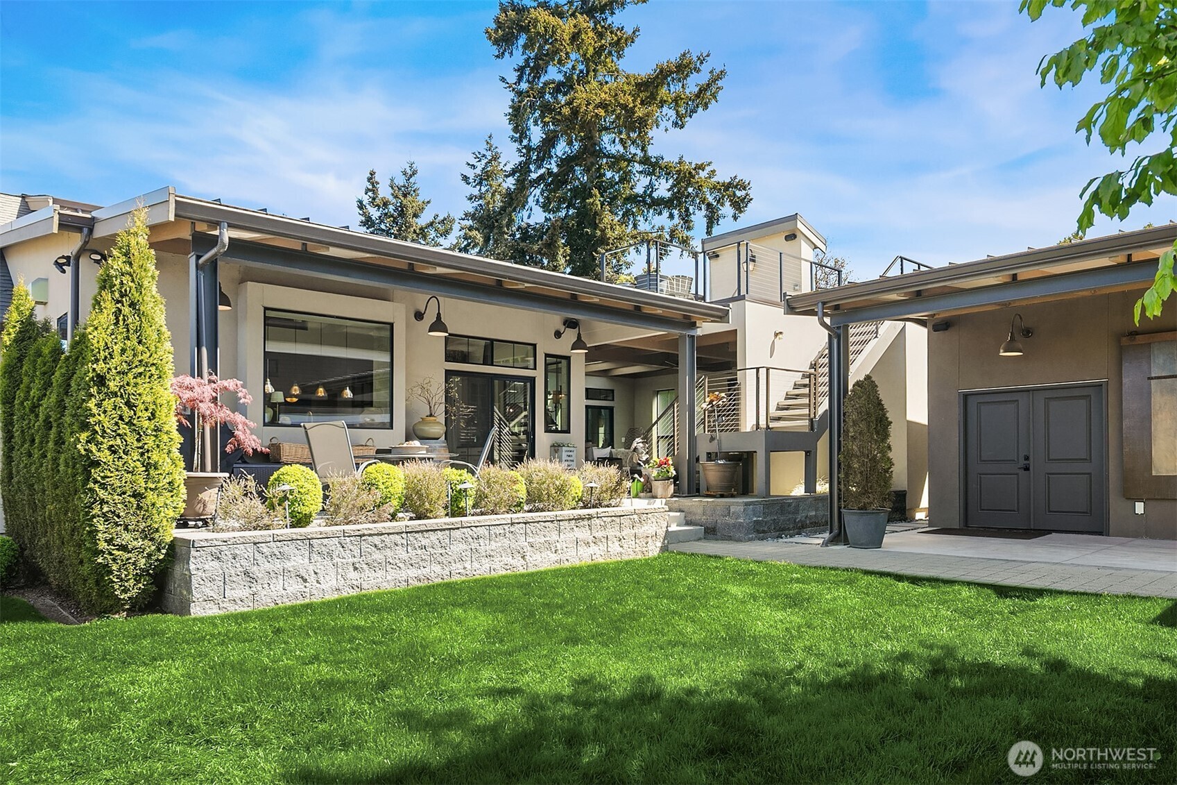 Yard for play and additional outdoor seating!
