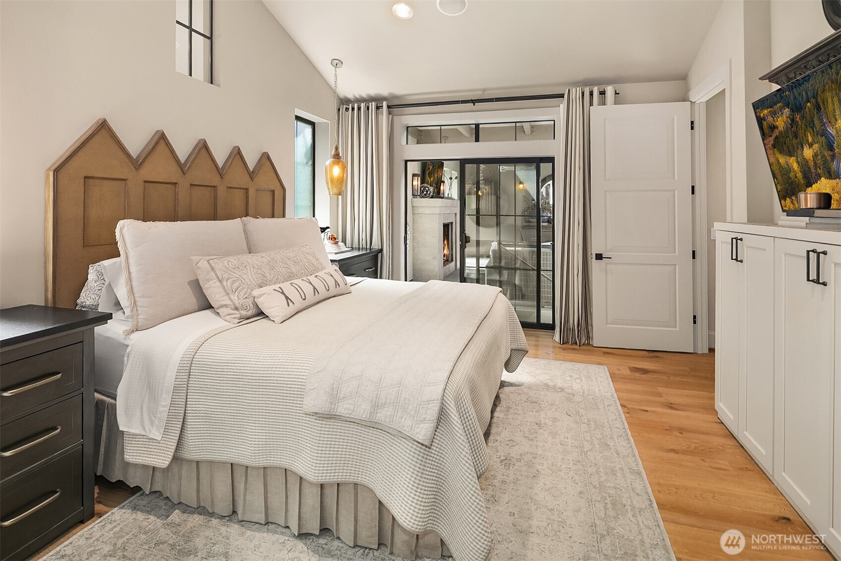 From bed to private heated outdoor lounge for your morning coffee!